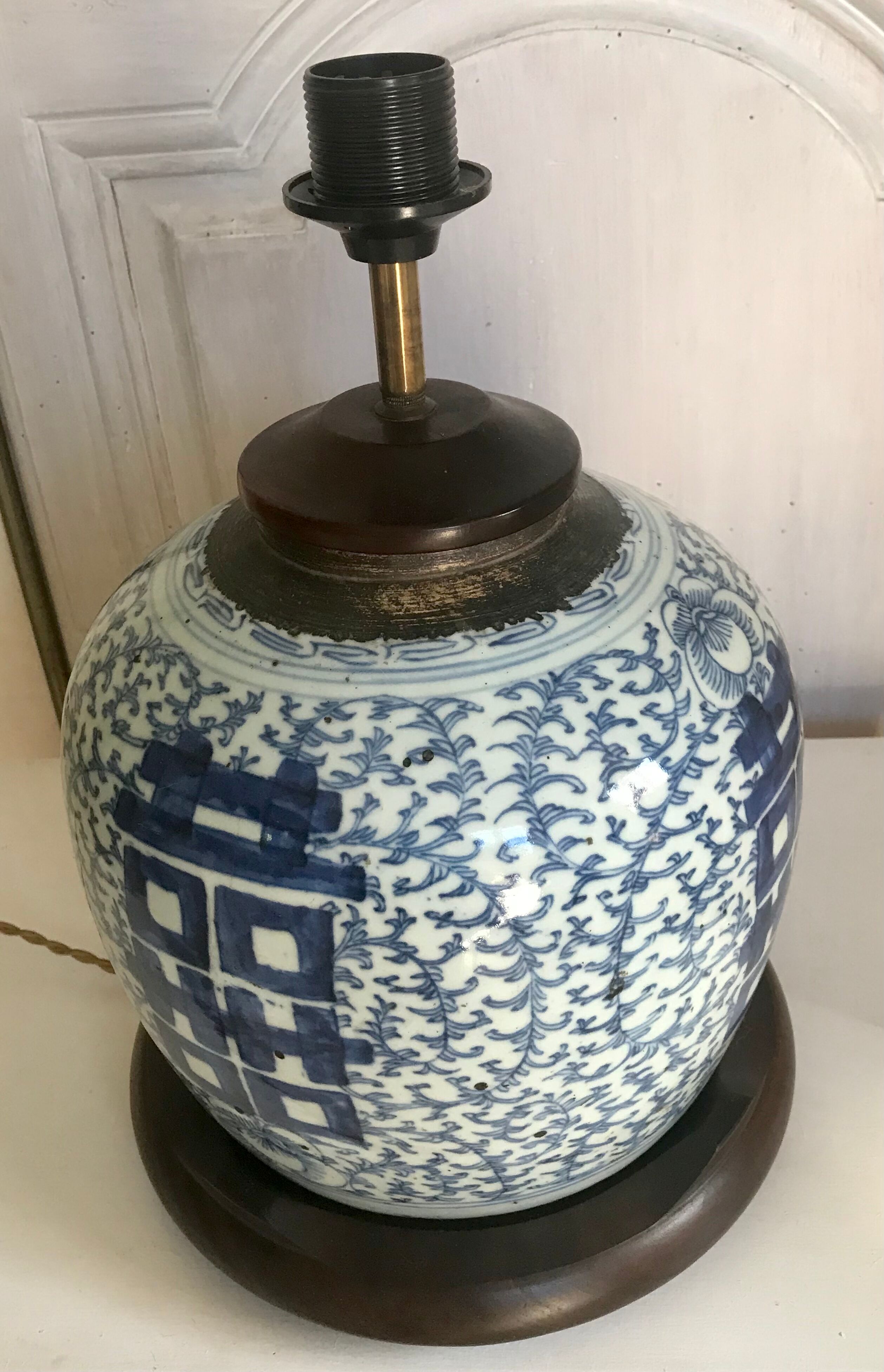 Chinese porcelain lamp