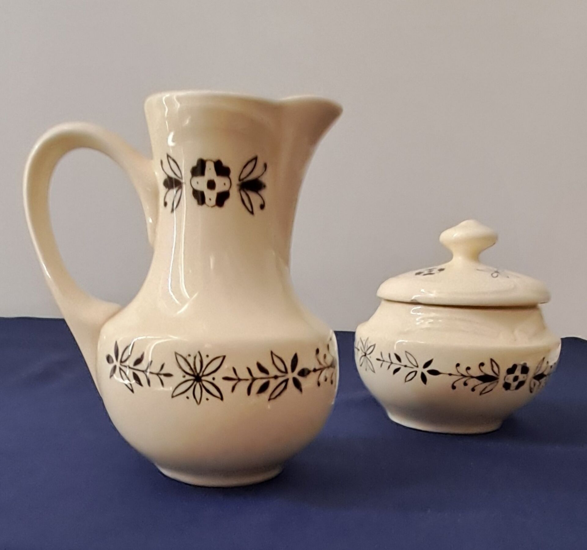 Jug and sugar bowl from Valenciennes by the Gien pottery. Vintage.