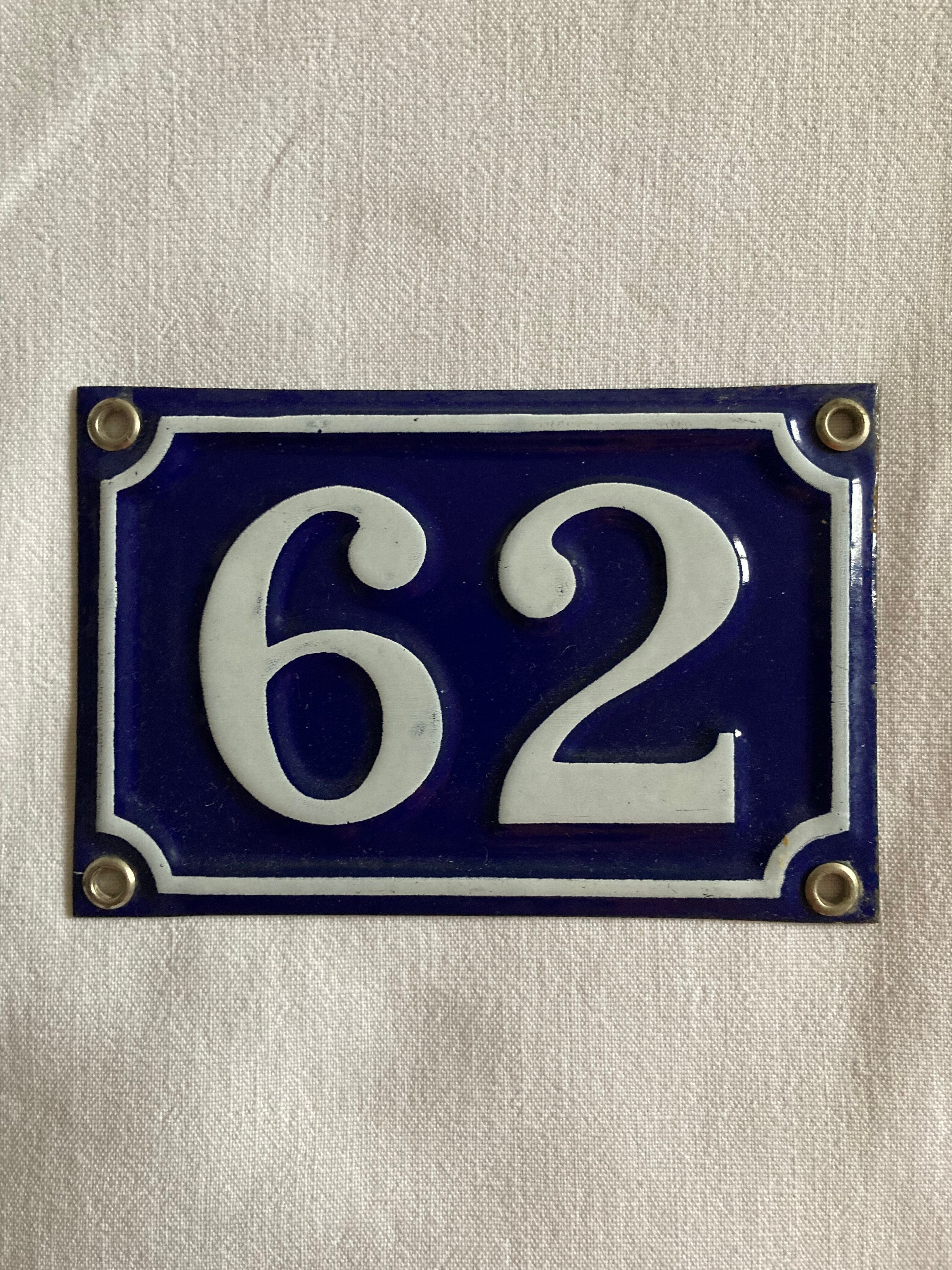 Plaque émaillée numéro de rue 62