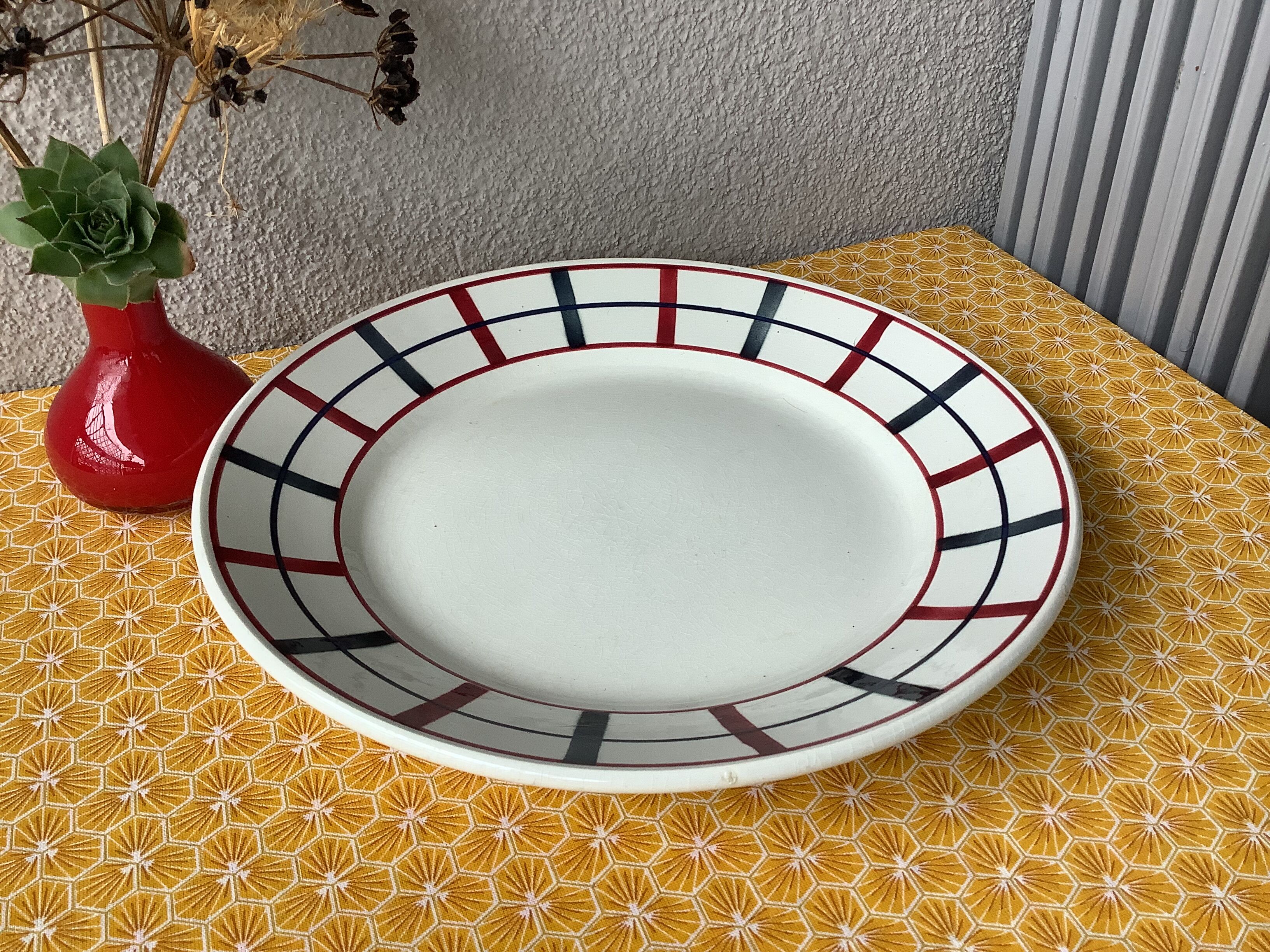 Lou Basquez St Amand art deco flat serving plates