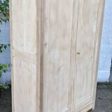 Armoire en bois naturel