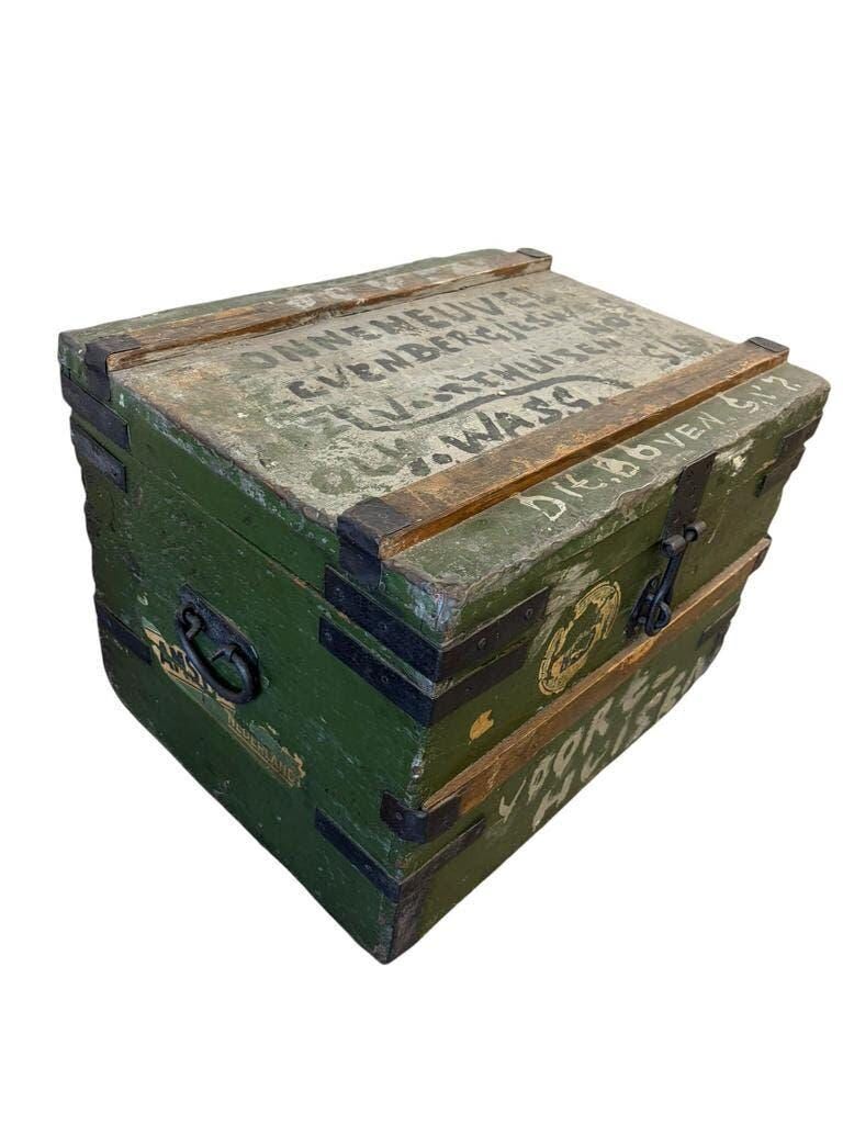 Coffre de voyage industriel vintage en bois vert
