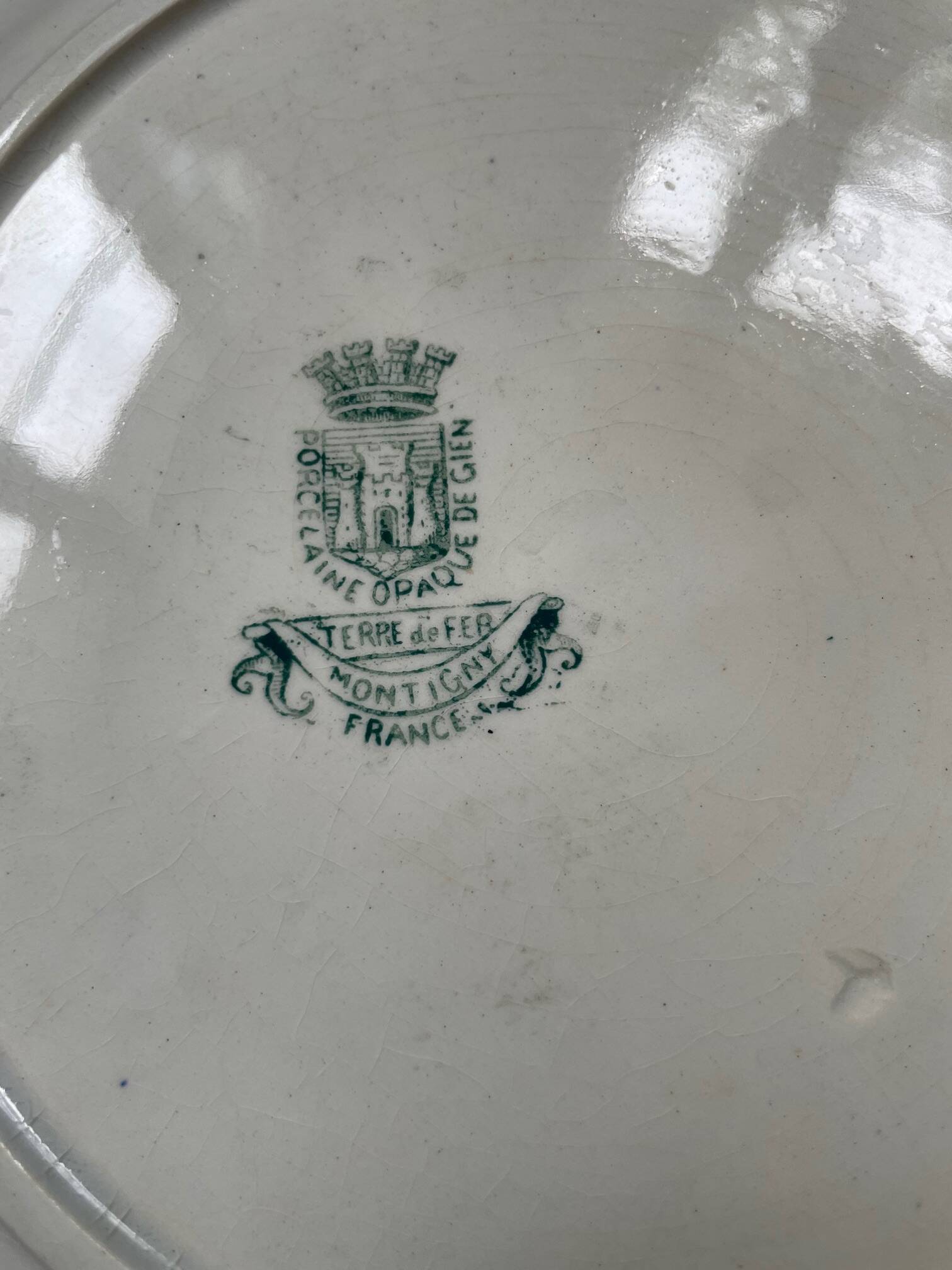 6 flat plates in opaque Gien porcelain, Montigny pattern