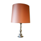 Lampe avec pied en métal torsadé