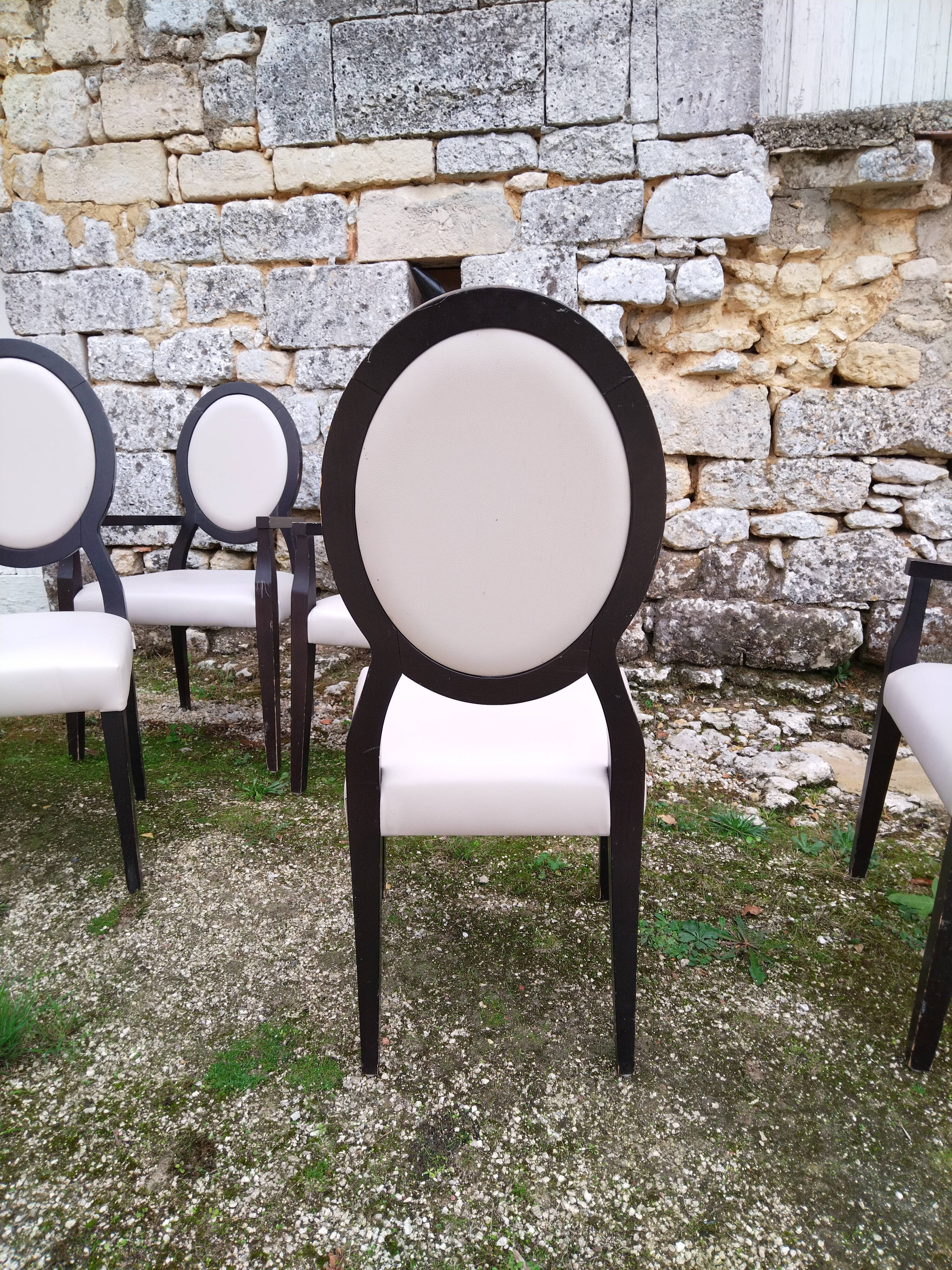 Set armchairs and chairs medallion design
