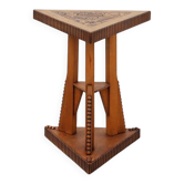 Table d'appoint triangulaire Art nouveau en bois sculpté, France, vers 1915