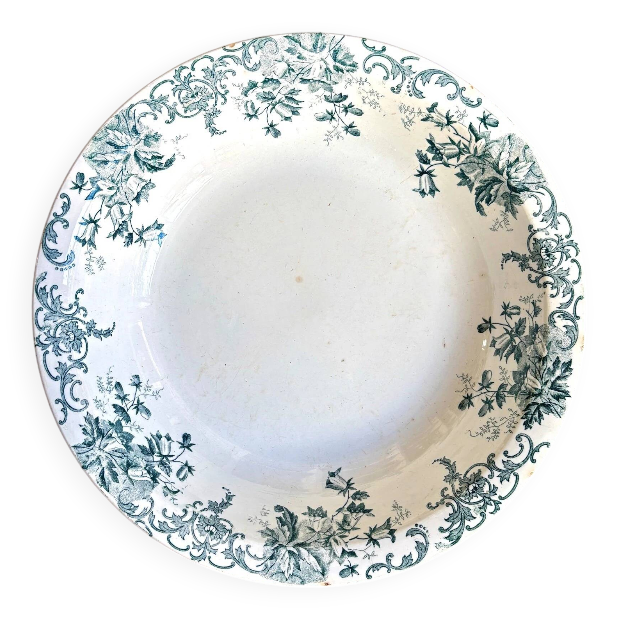 Plat rond creux St Amand & Hamage en terre de fer, service "Campanule"
