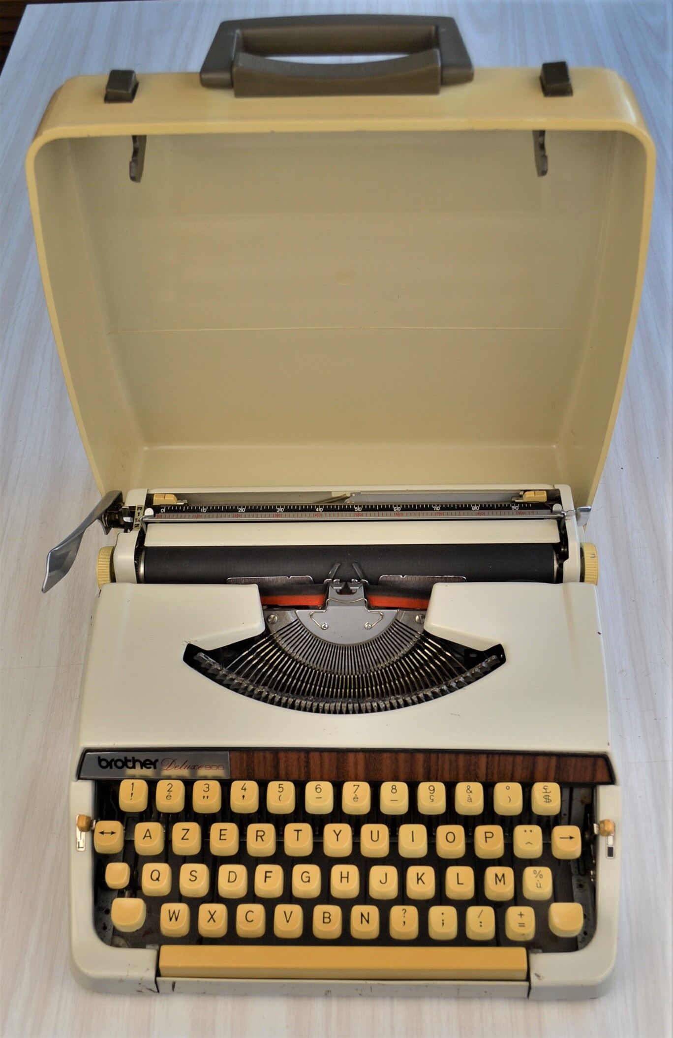 Brother Deluxe 900 typewriter - vintage 60 (new ribbon)