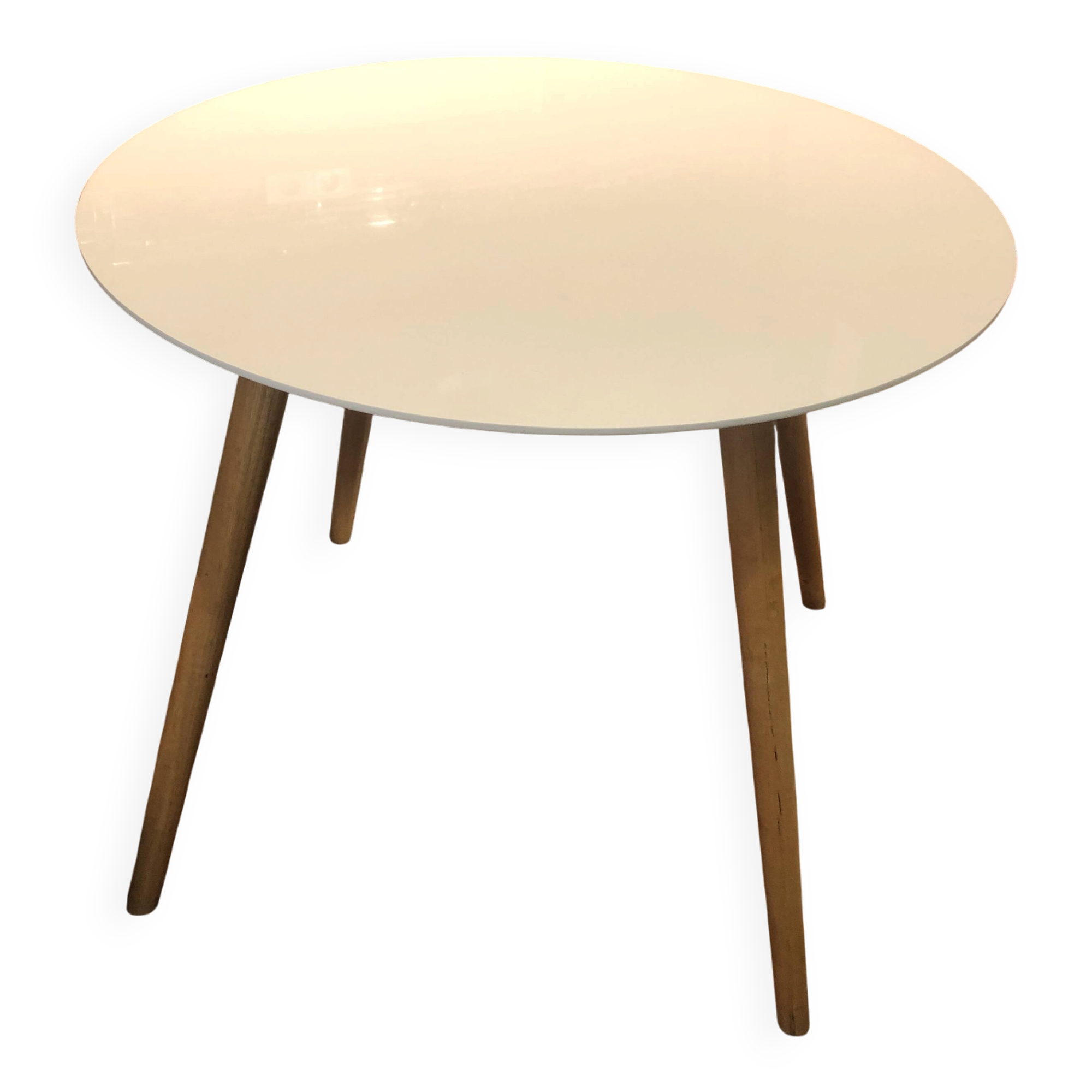 Scandinavian table style