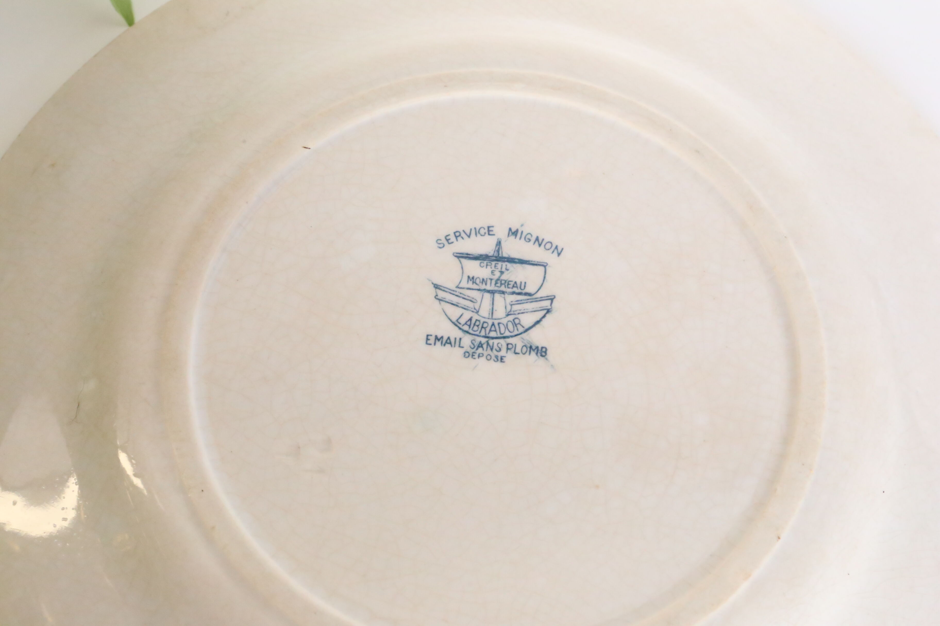 4 assiettes plates mélangées Terre de Fer, Luneville, Creil et Montereau, BFK