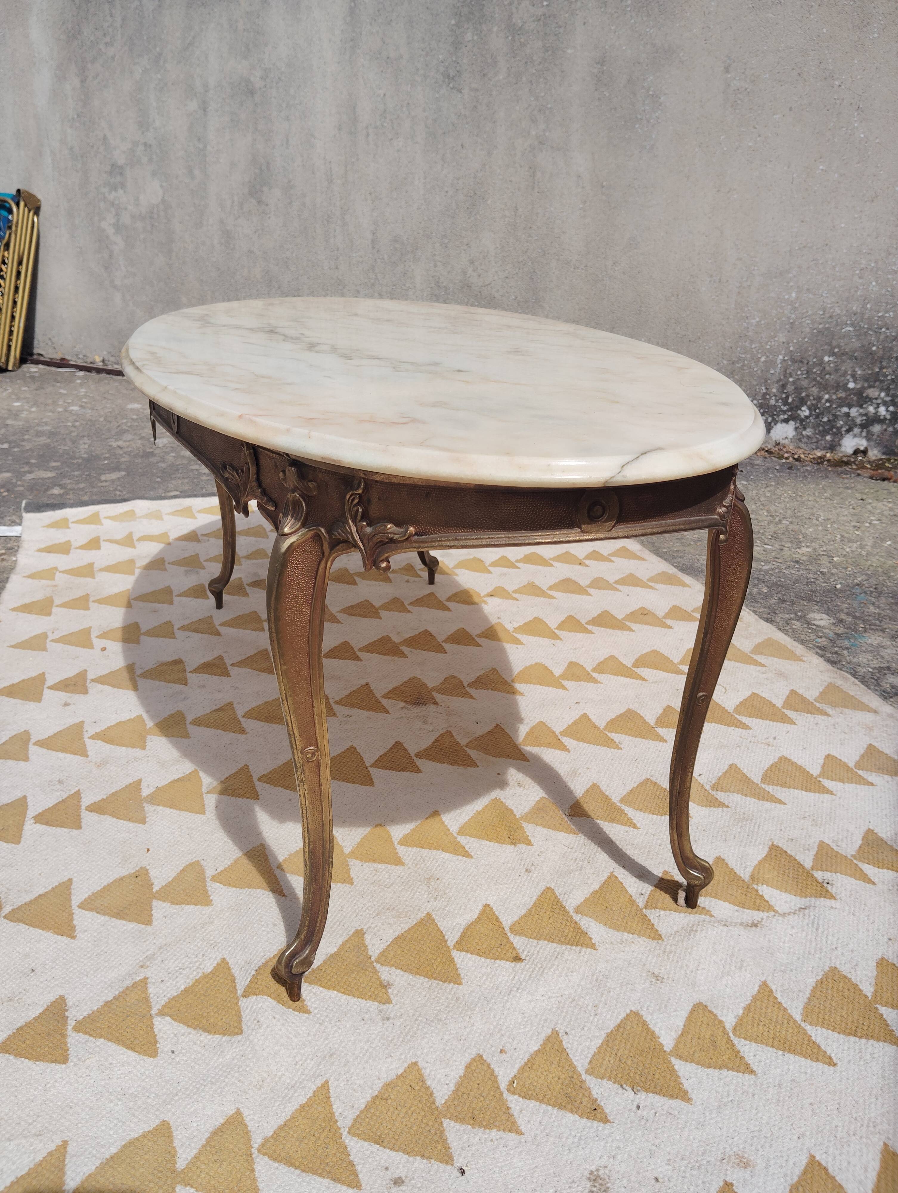 Table basse Louis XV marbre et métal doré