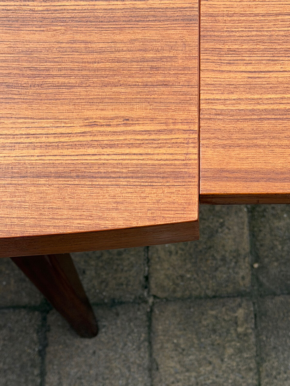 Scandinavian extendable dining table in Teak 1960