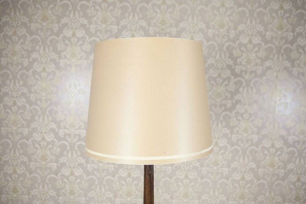 Early 20th-Century Chippendale Floor Lamp on Brown Wooden Base