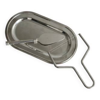 Foie gras set in shiny silver metal