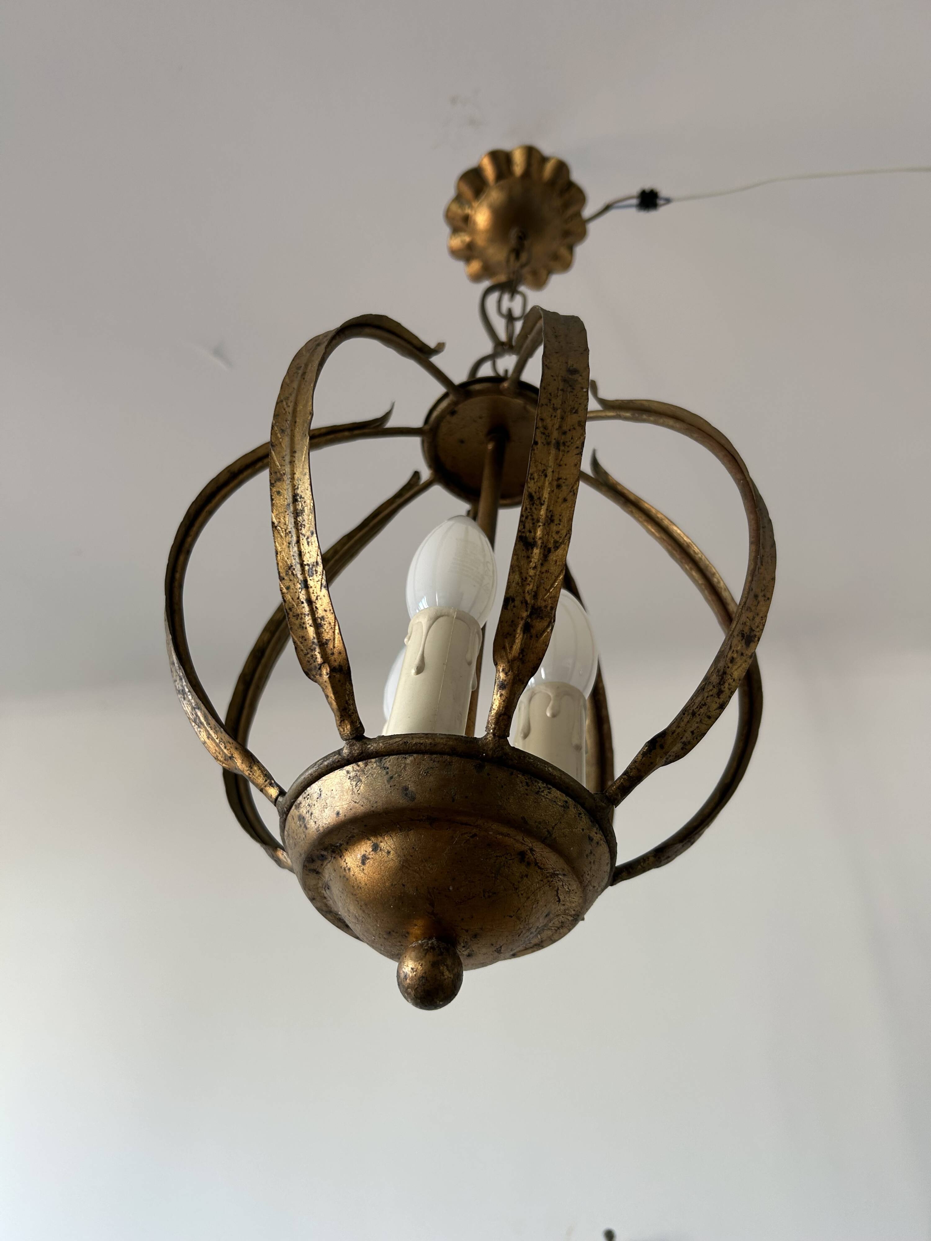 Chandelier, antique gold metal suspension.