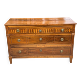 18th century walnut chest of drawers with glossy marquetry