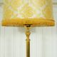 Lampe " médaillon" néo classique en métal doré 1960
