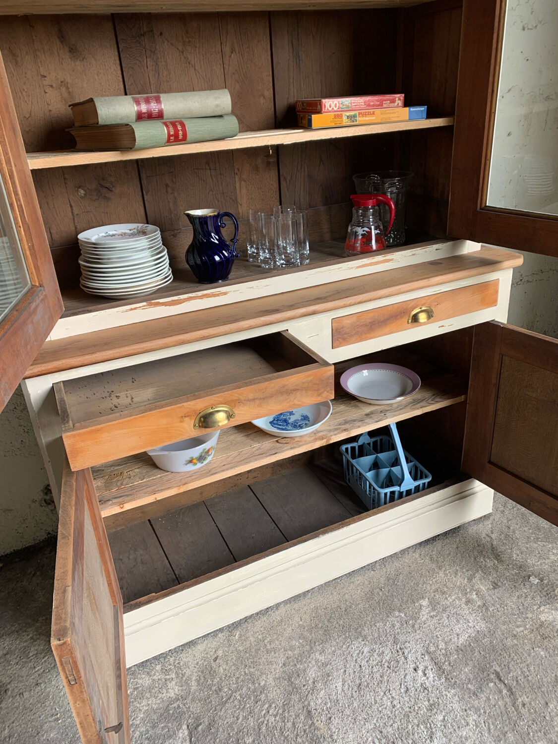 Country-style glass cabinet