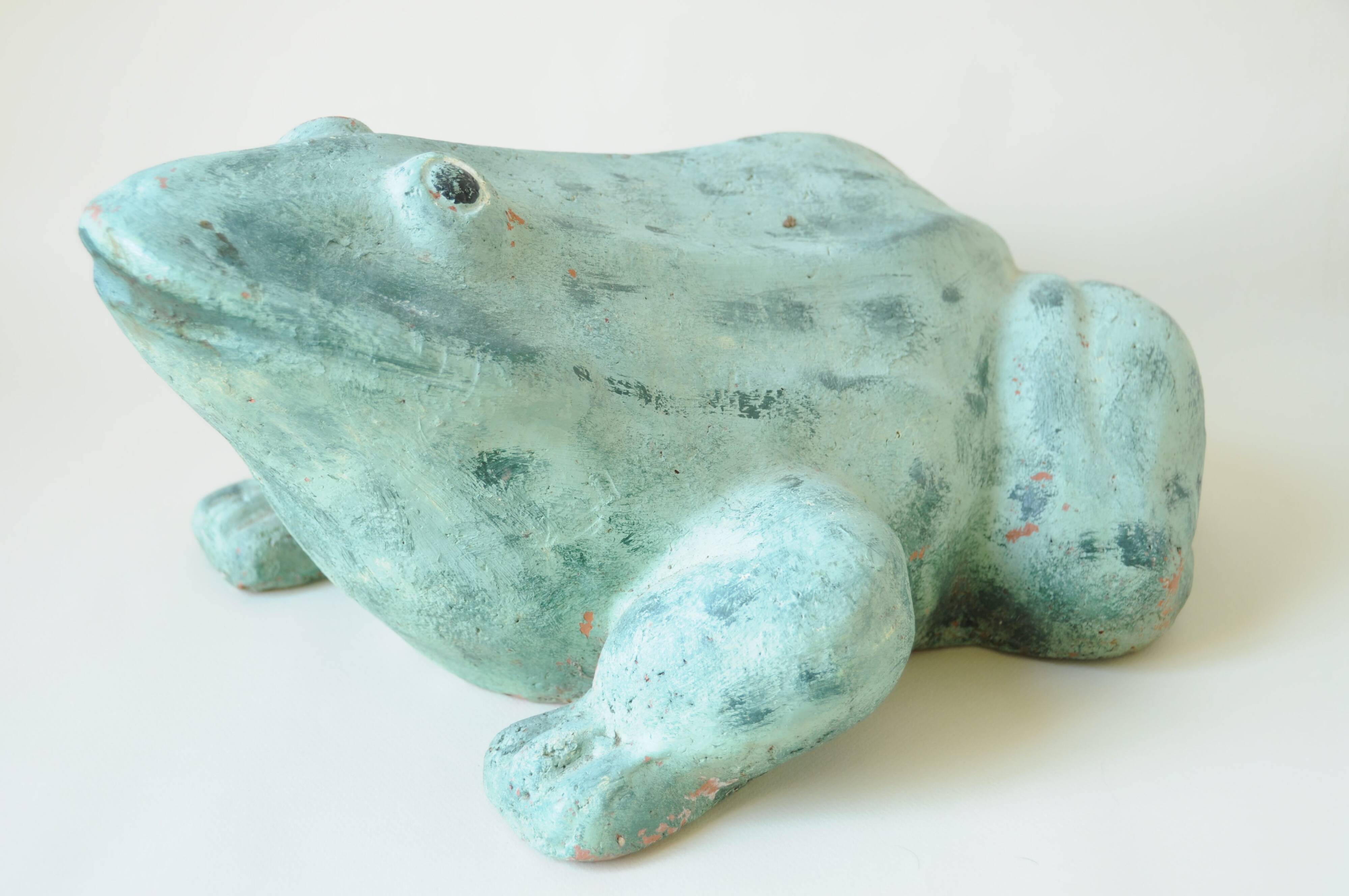 Grenouille en terre cuite - decor jardin - patine vert d'eau