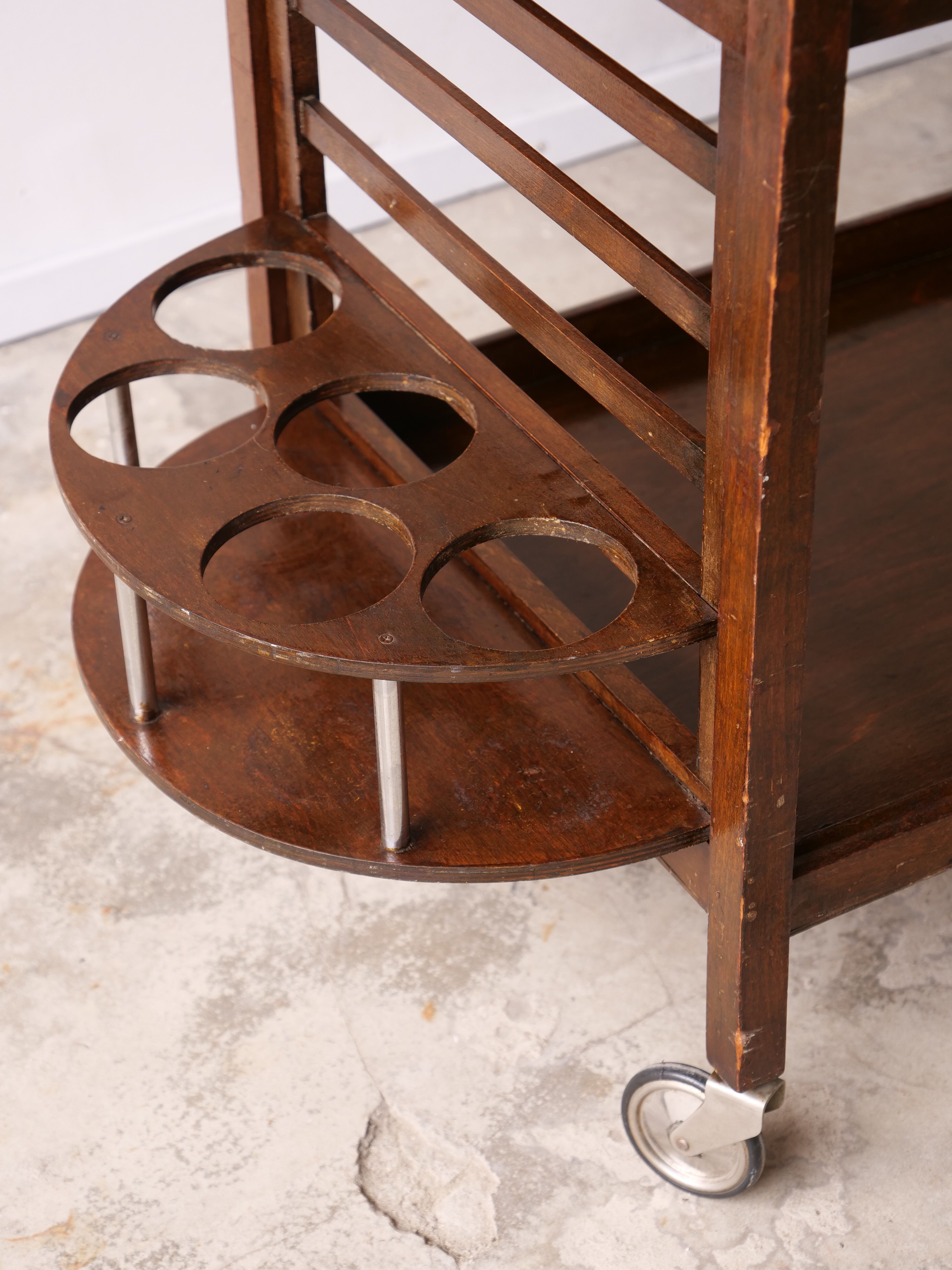 Serving art deco tork