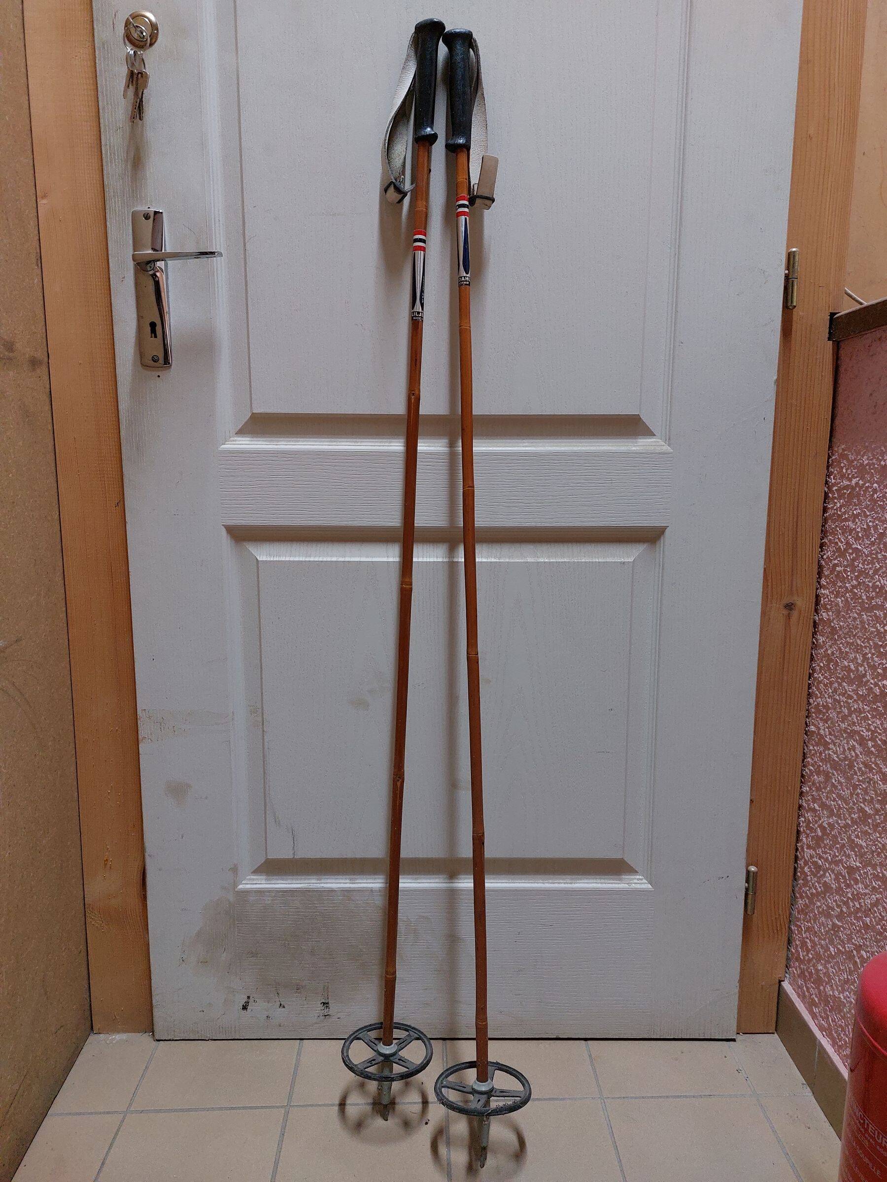 Pair of vintage bamboo ski poles - VM STAVEN - 131 cm