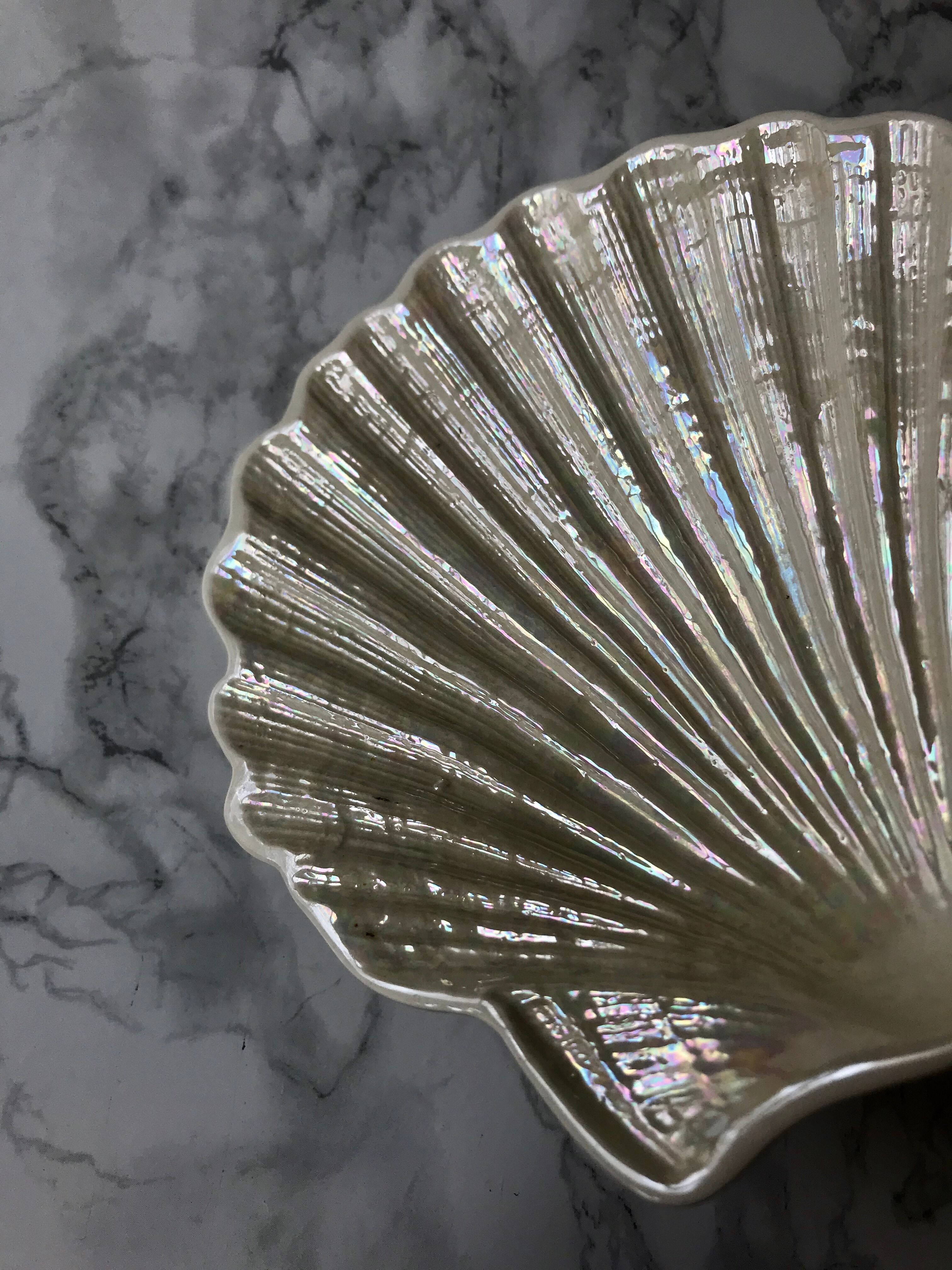 Pair of vintage Saint Jacques shells in irifised faience