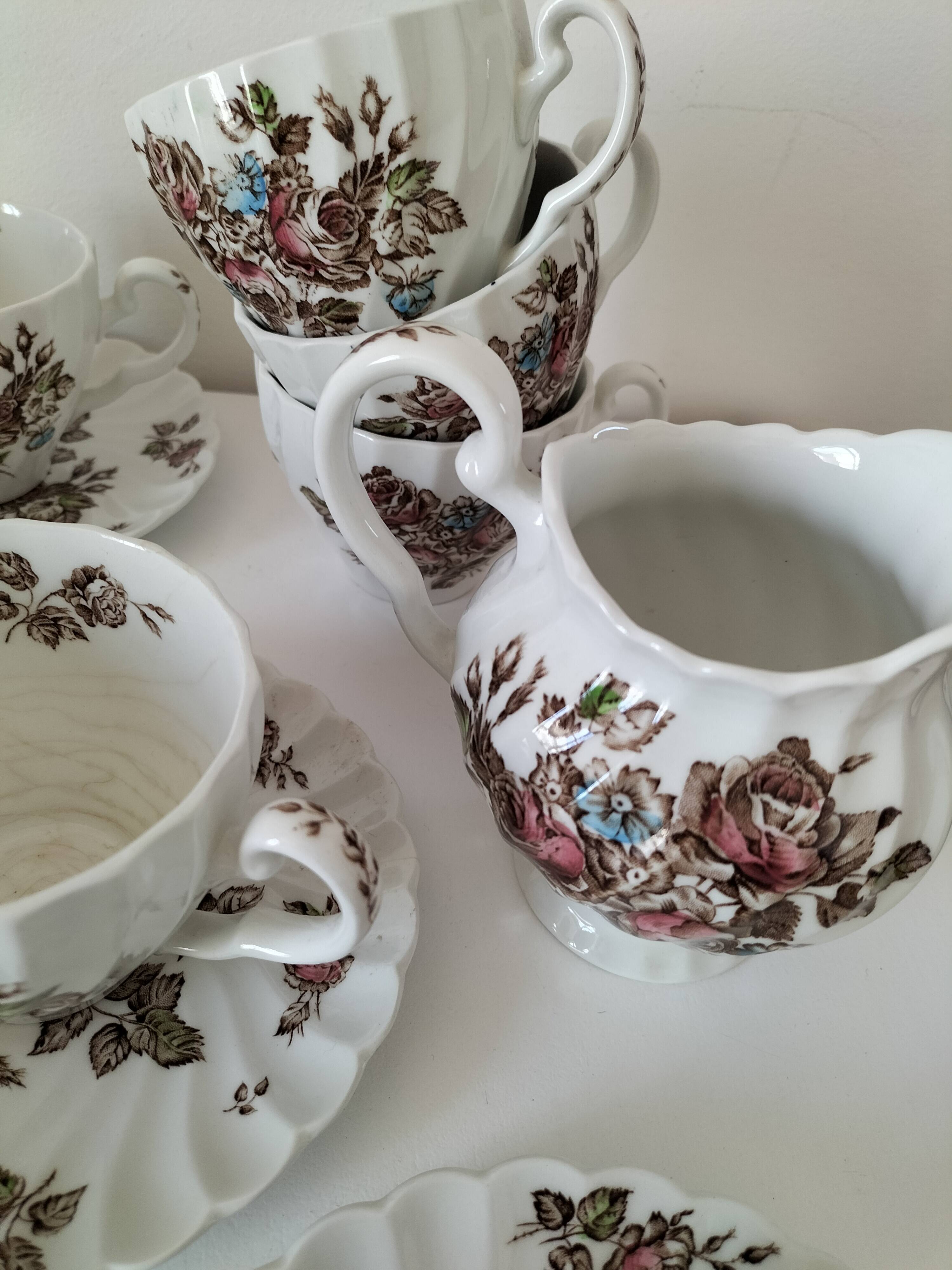 Vintage Johnson Brothers "Devon Sprays" set.