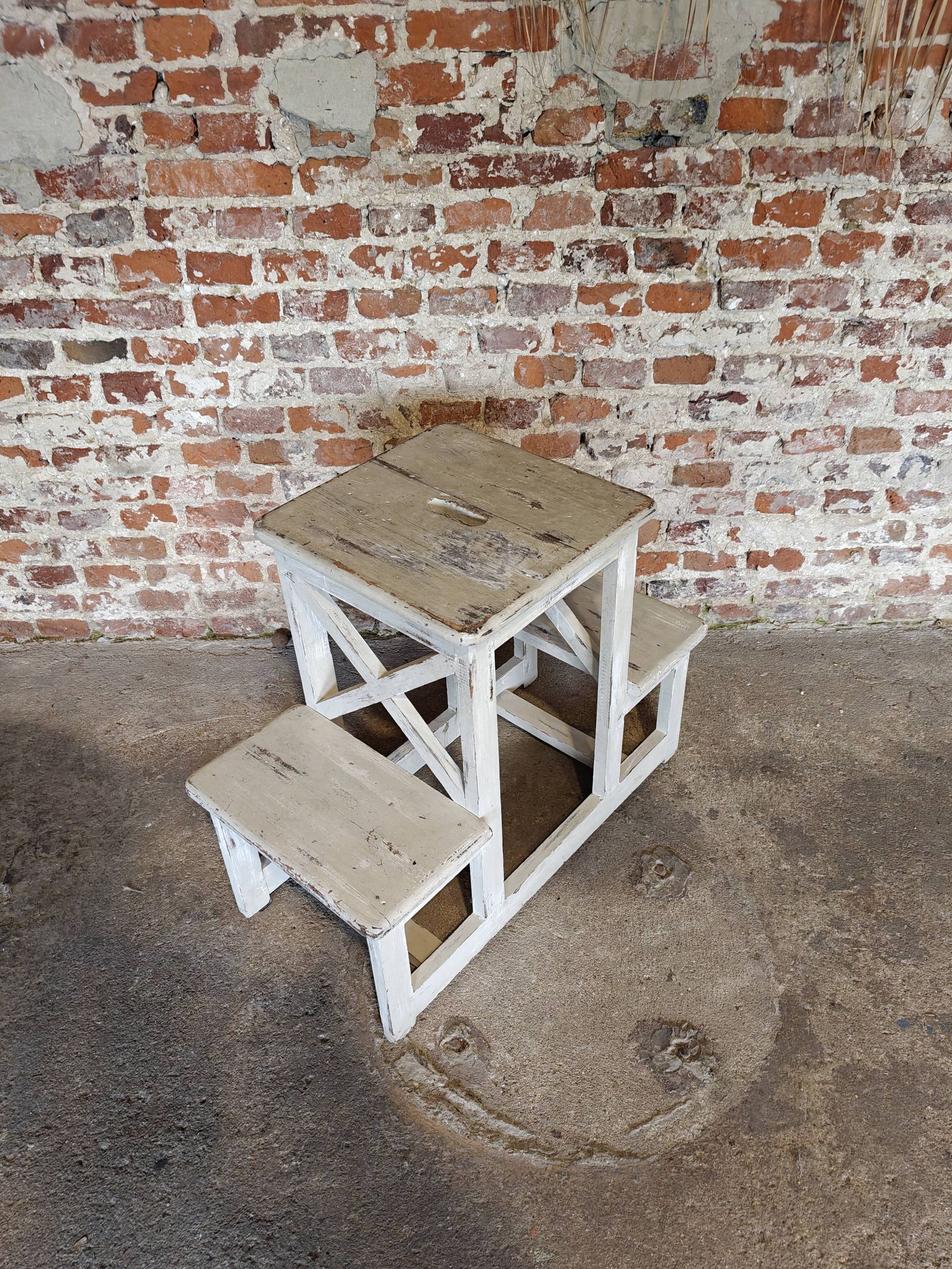Vintage wooden step stool / ladder – country antique style