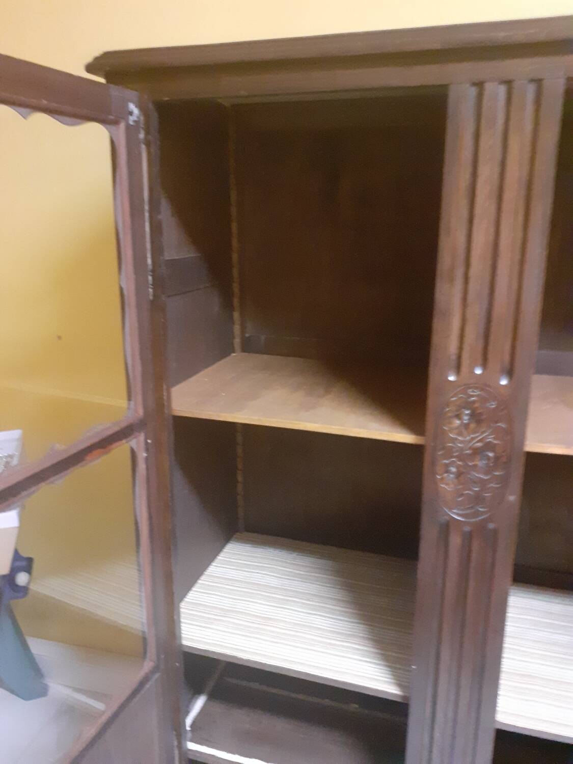 Glass cabinet/display cabinet/bookshelf