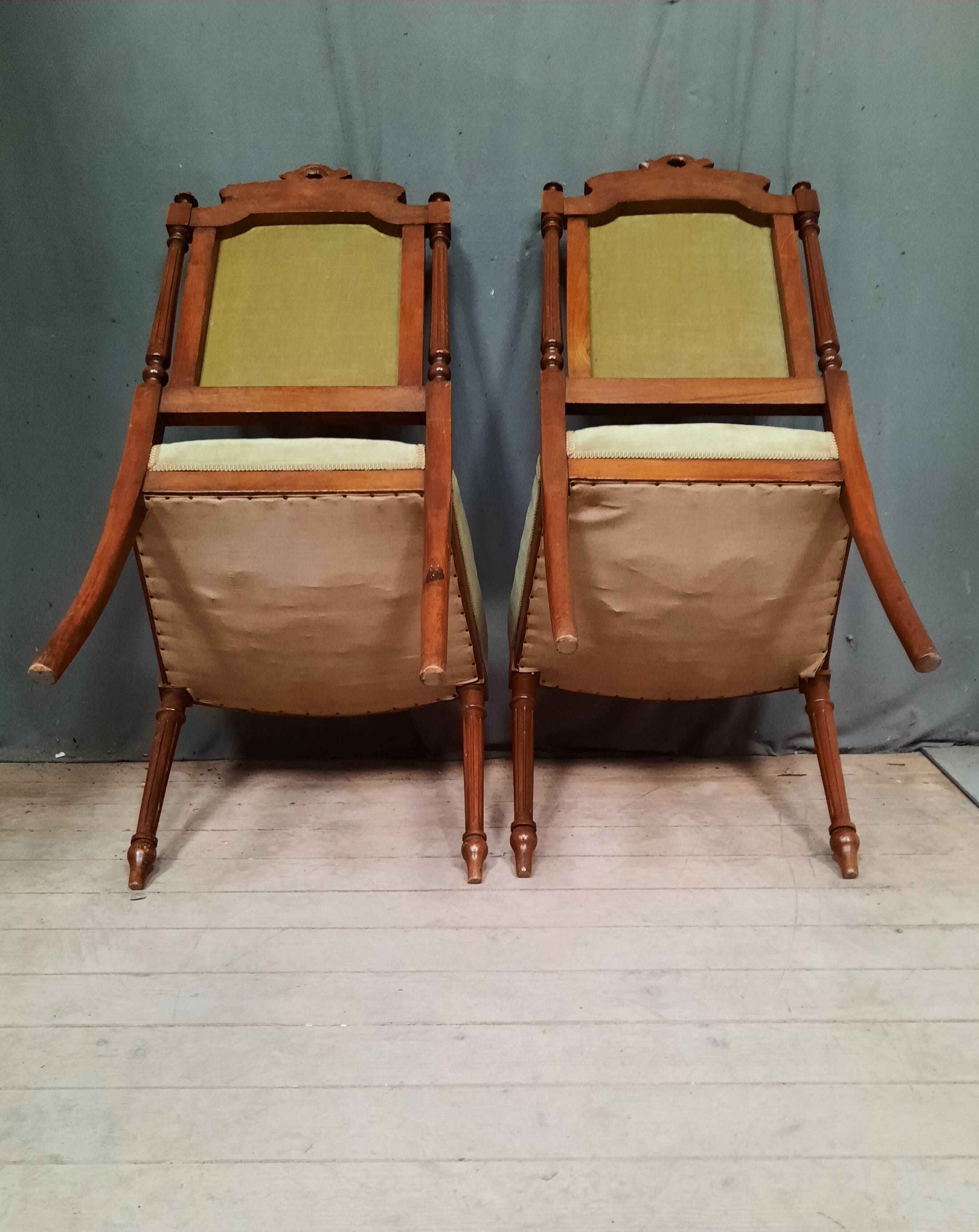 Paire de chaise en chêne et velour