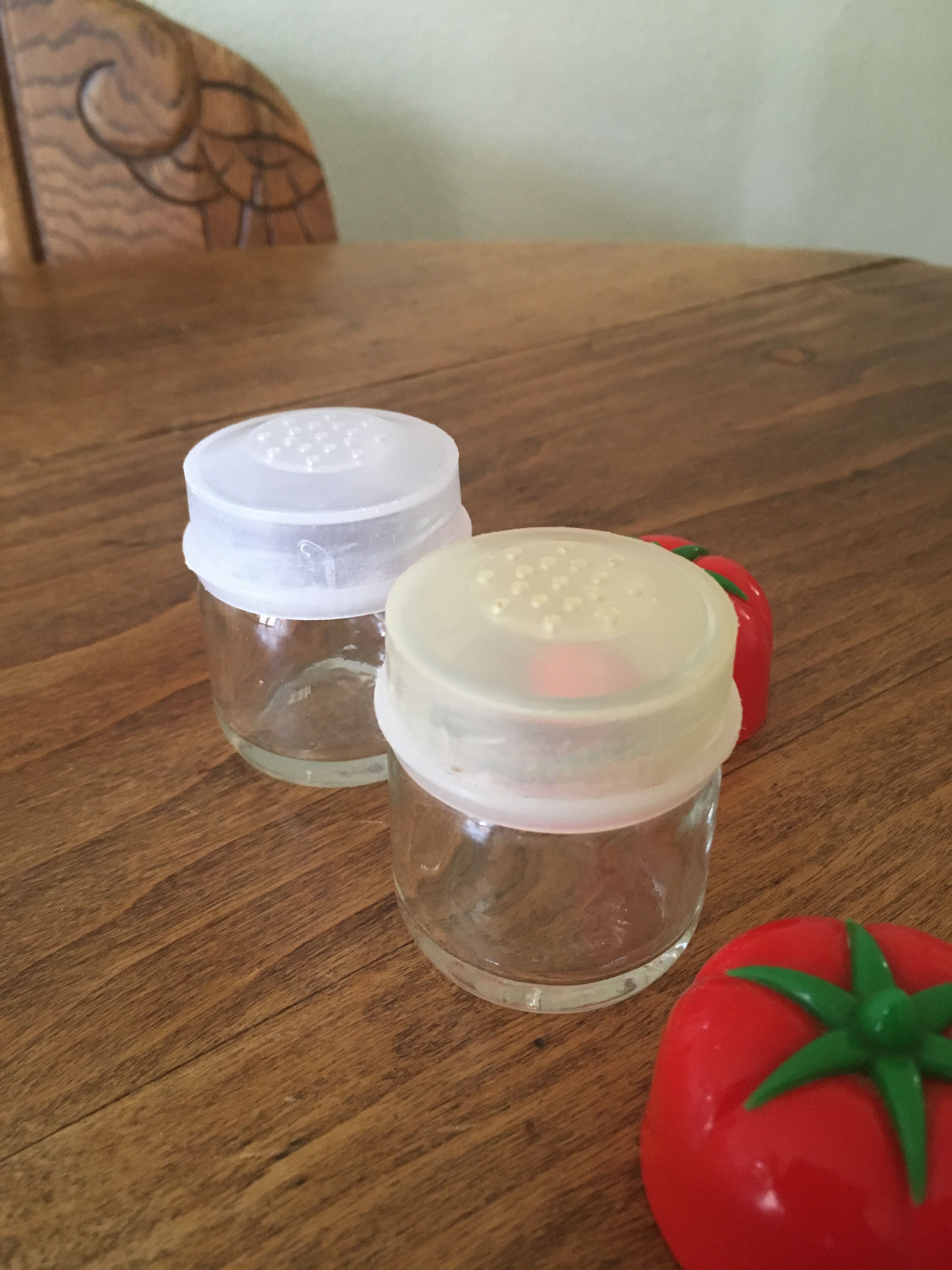 Salt and pepper shaker, tomato-shaped
