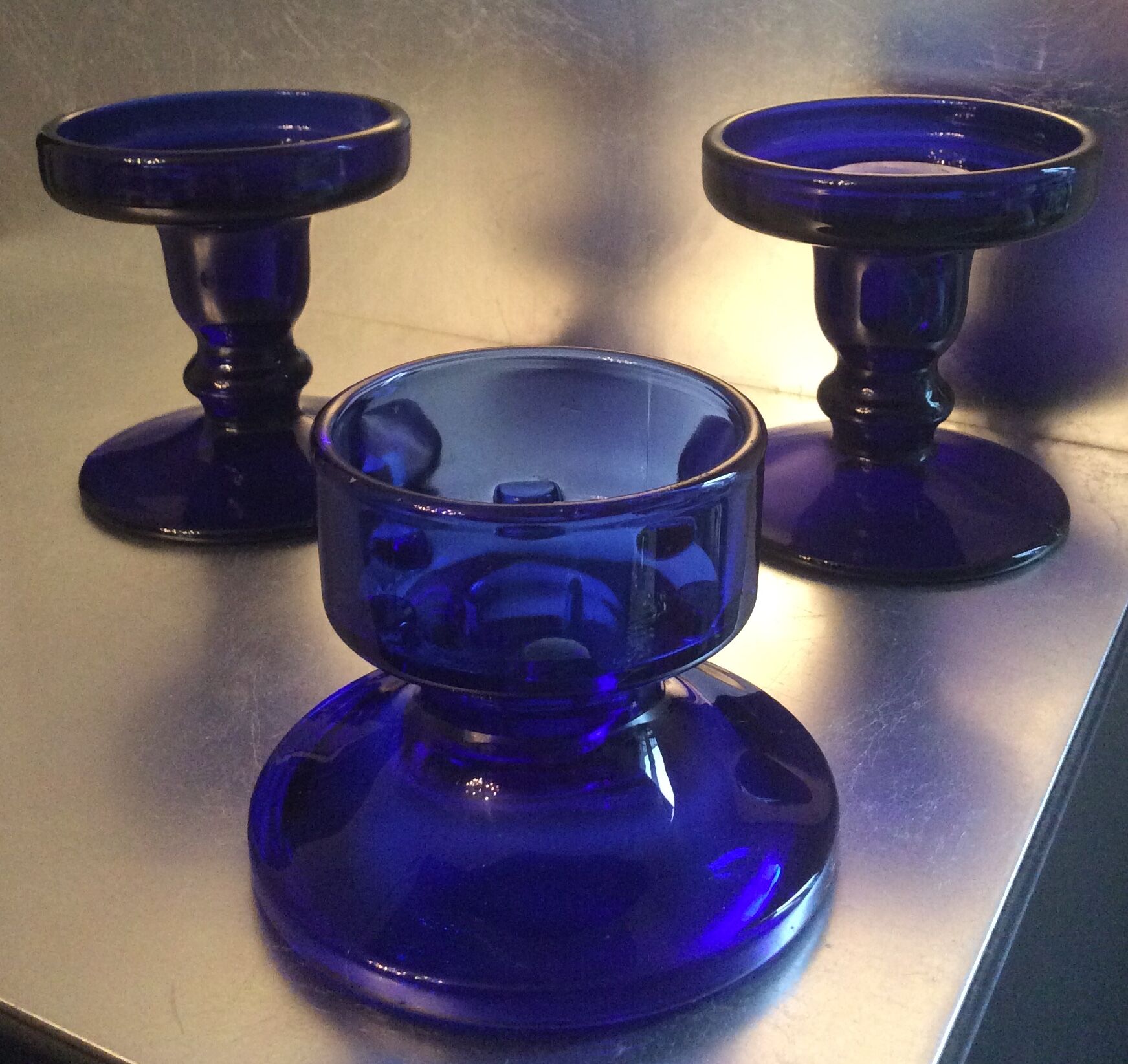 Série de 3 bougeoirs vintage années 70 en verre bleu