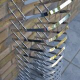 Expandable metal magazine rack