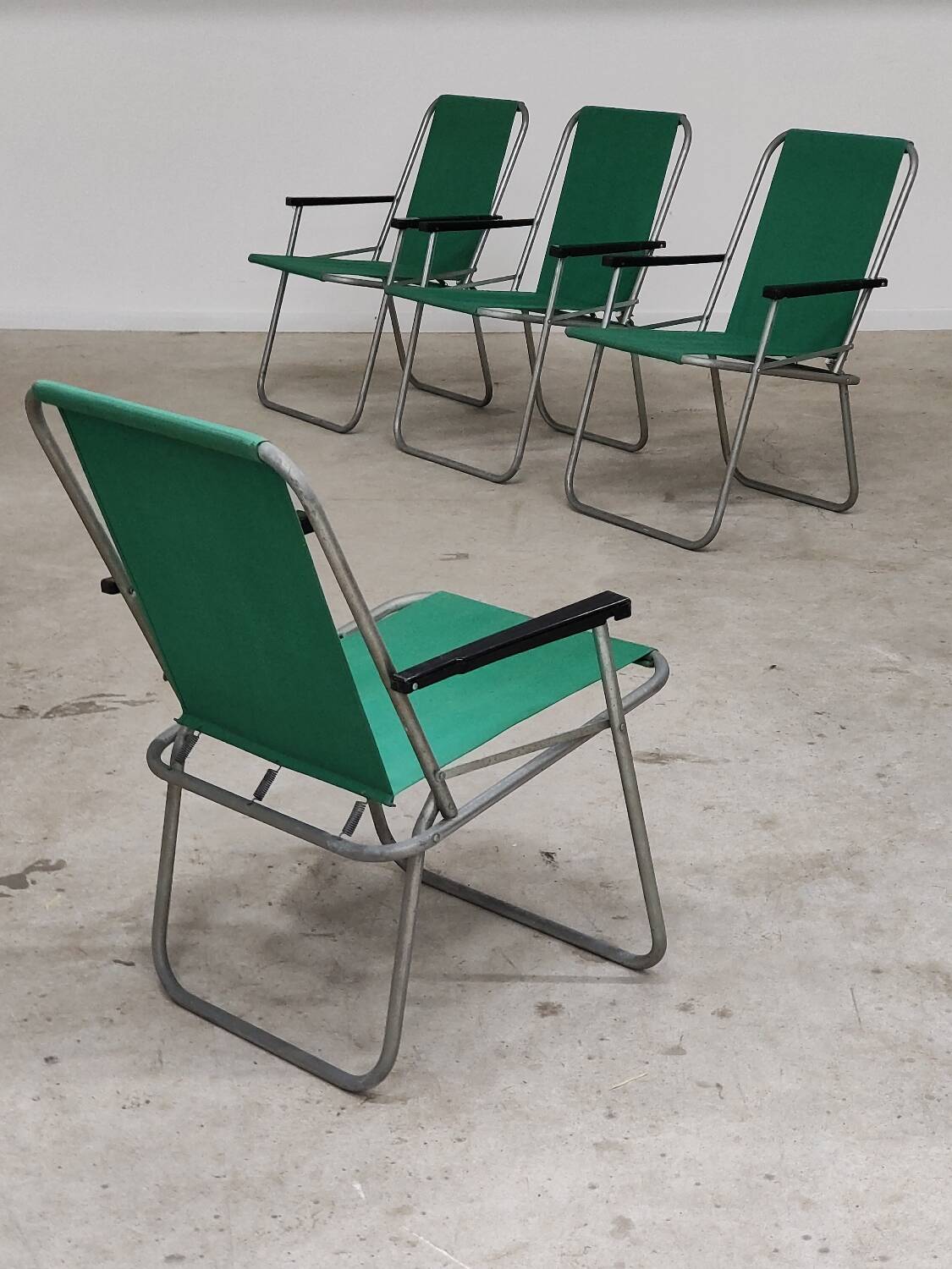 Set of 4 folding chairs with green canvas and aluminum frame