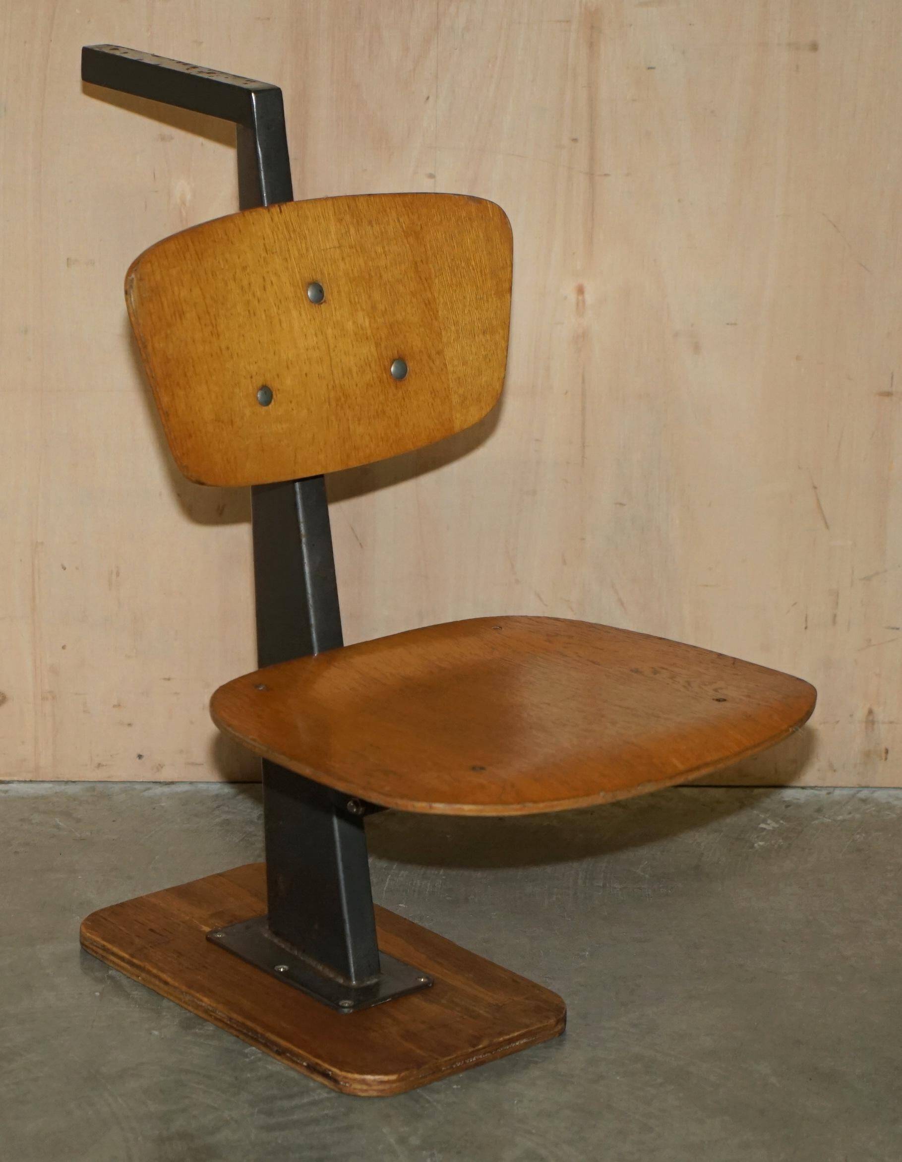 Six sièges de stade pliants vintage mid-century modern avec nouvelles bases