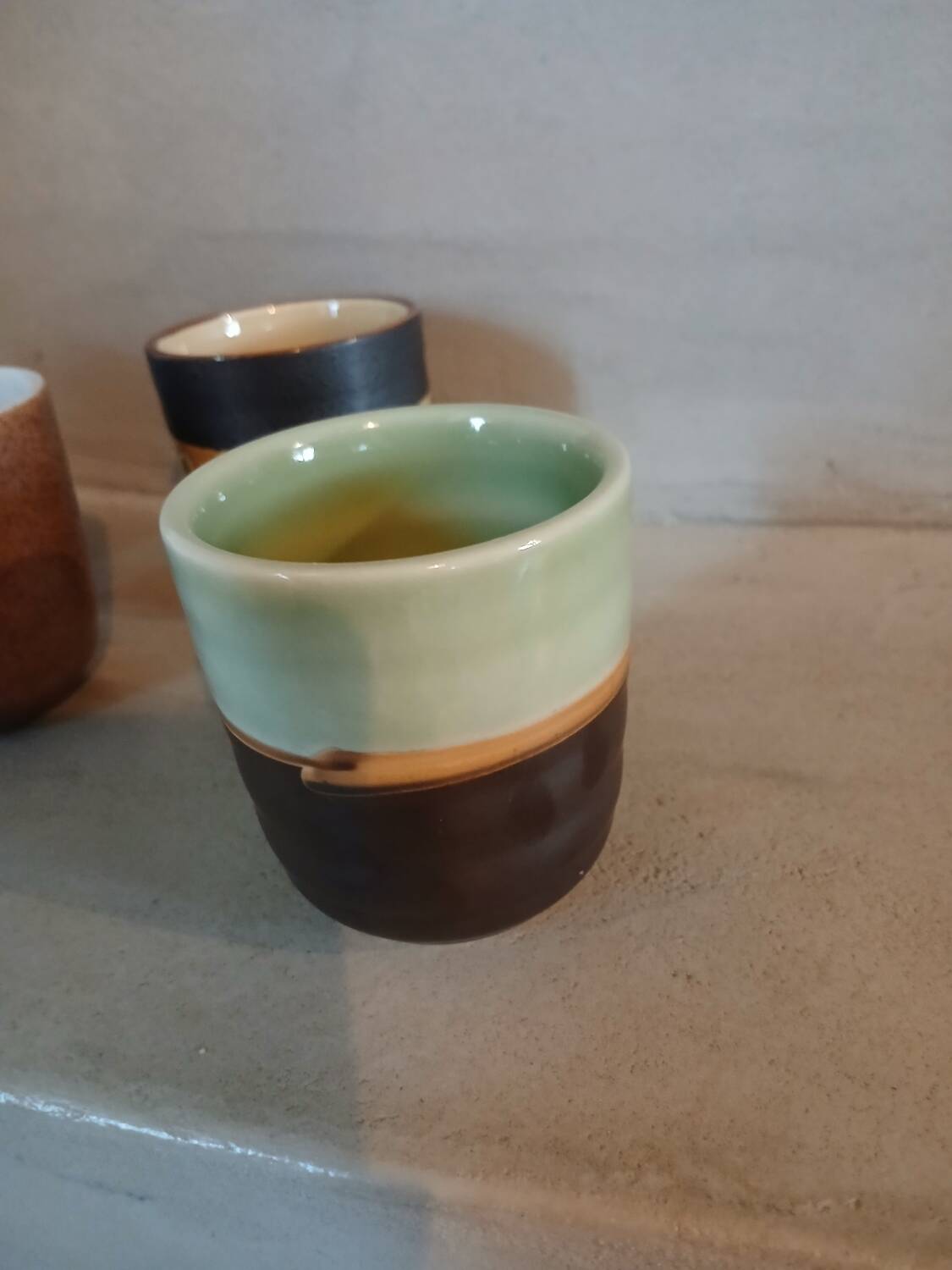 4 stoneware coffee cups