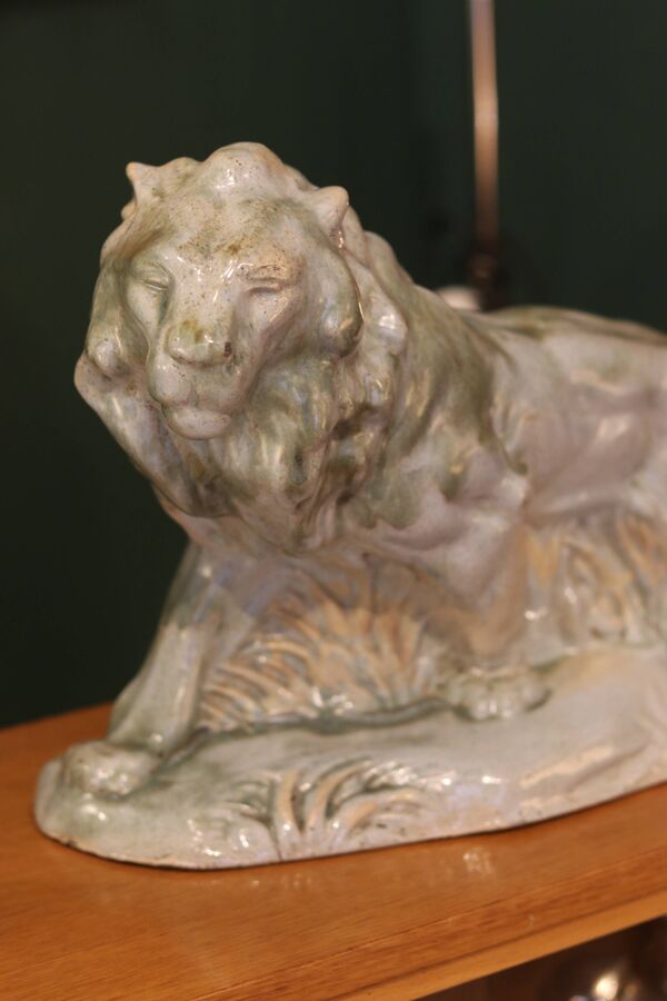 Sculpture de lion en barbotine, manufacture Moulin des Loups 1930