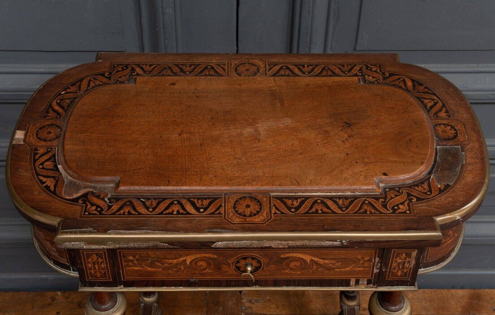 Napoleon III hairdresser worker marquetry 4 feet decorated with bronze
