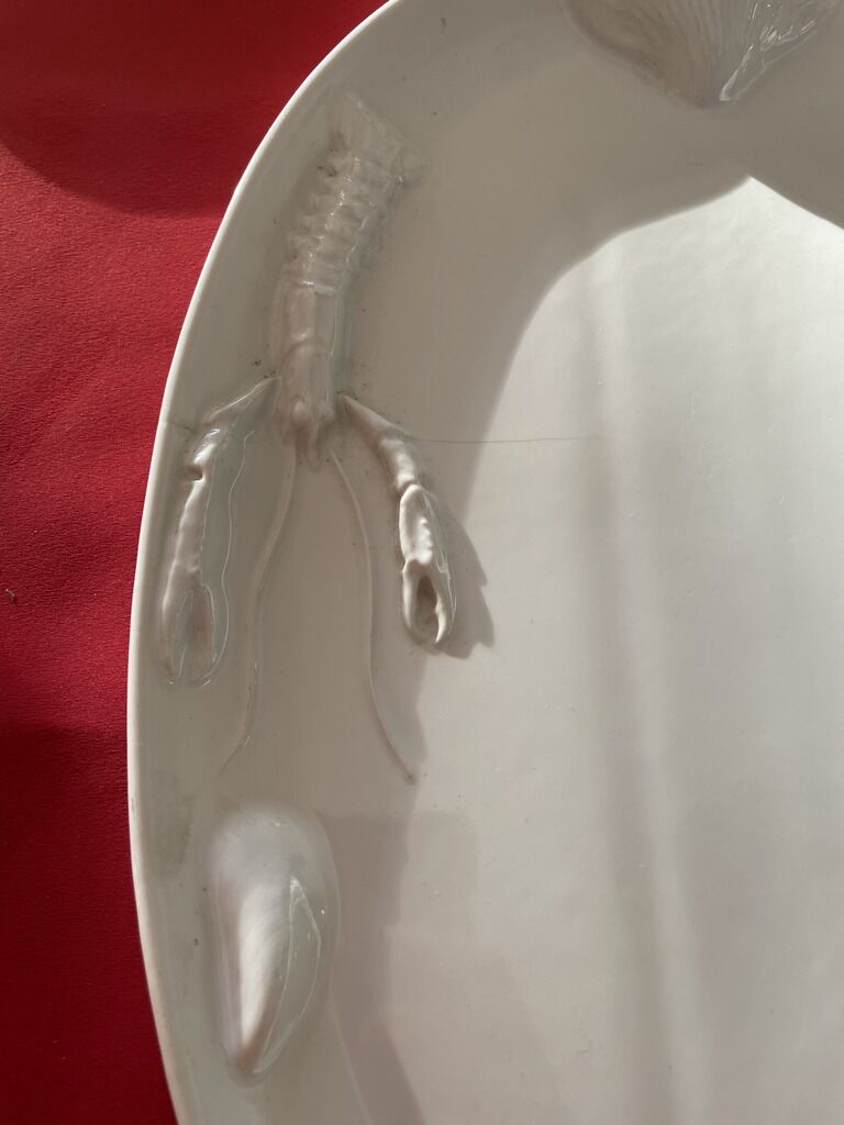 Large dish decorated with shellfish
