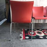 Lot de 8 chaises vintage rouges en terre cuite avec piétement chromé métallique – Martin Ballendat