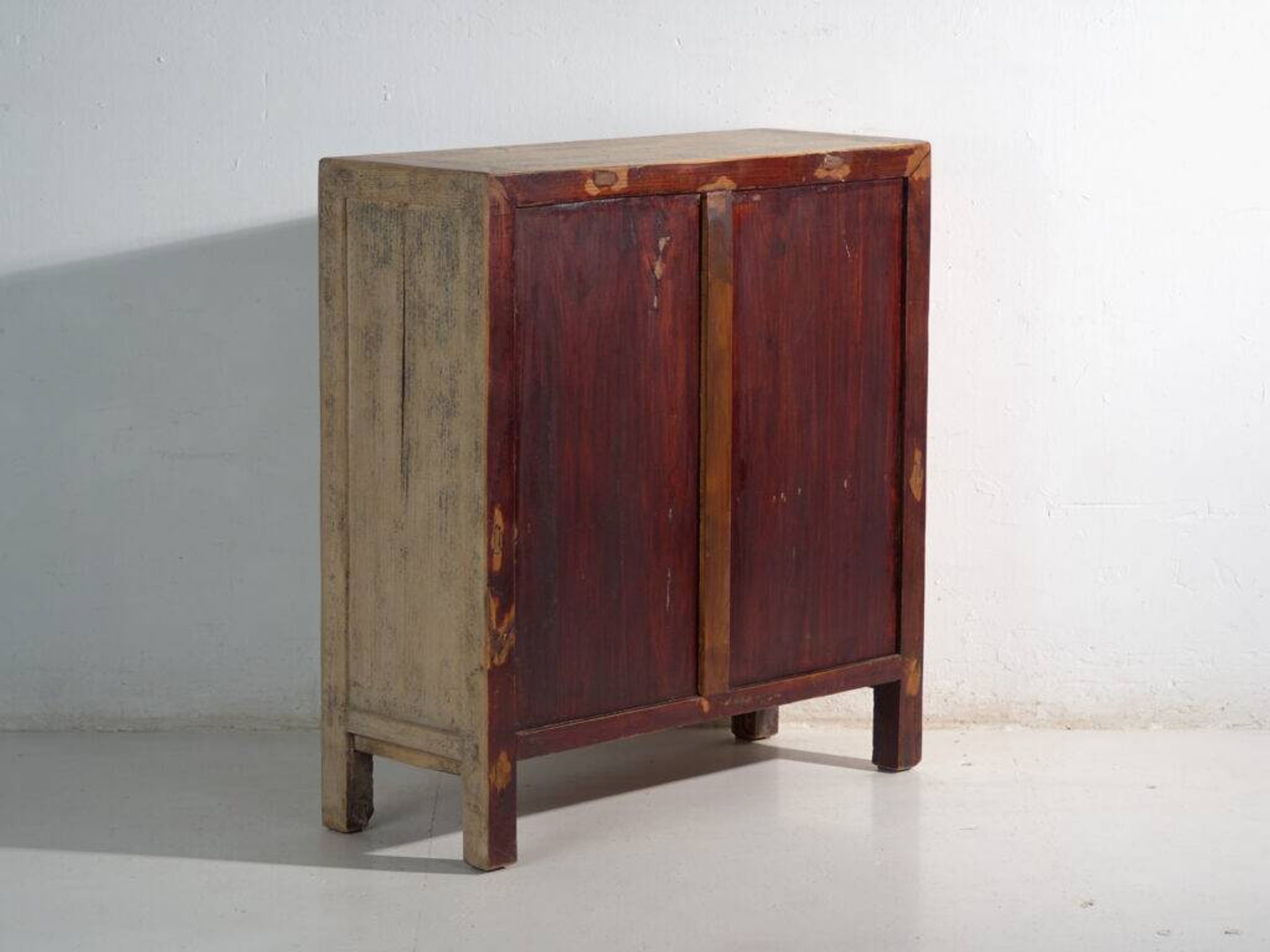 Antique pine sideboard with two drawers and two doors – China, circa 1930