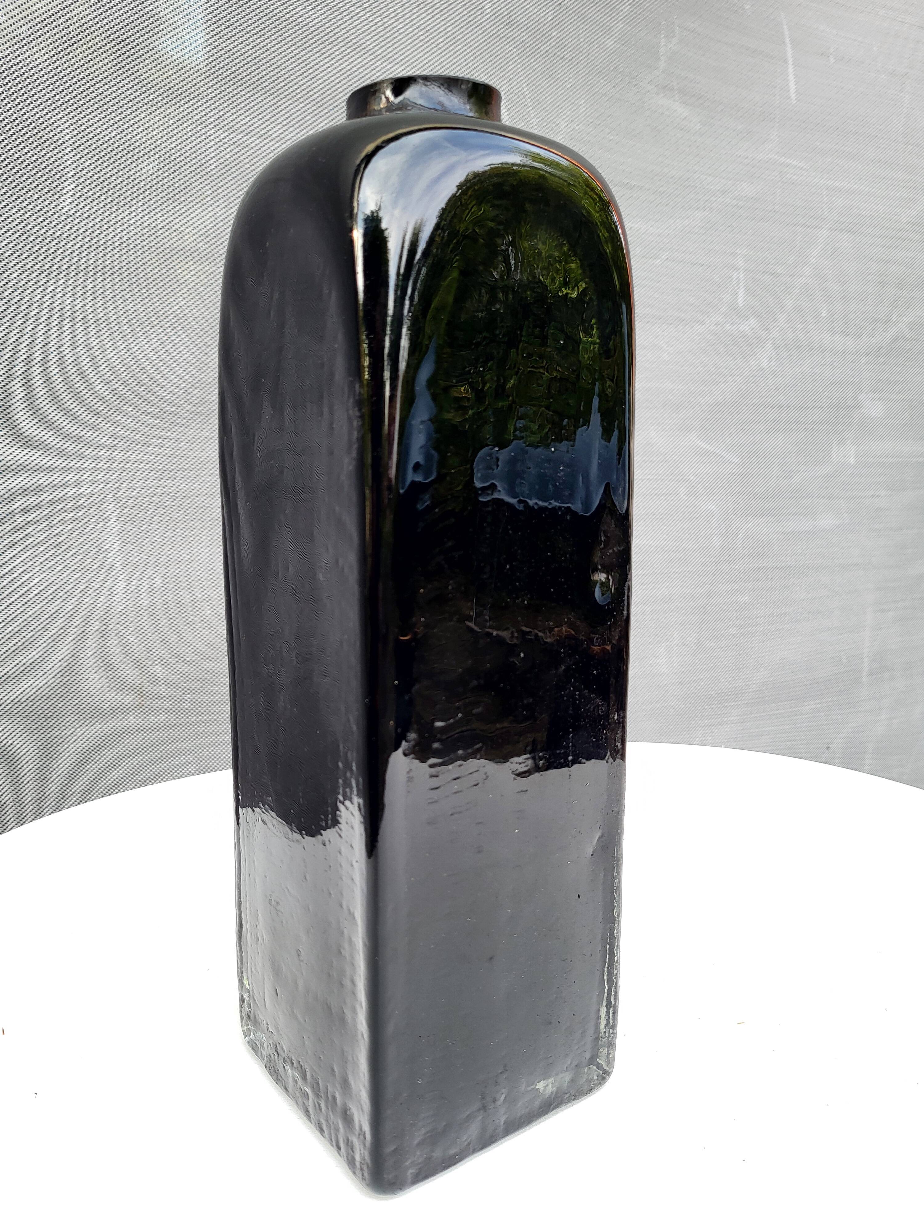 Wabi-Sabi glass vase with burnt wood mold