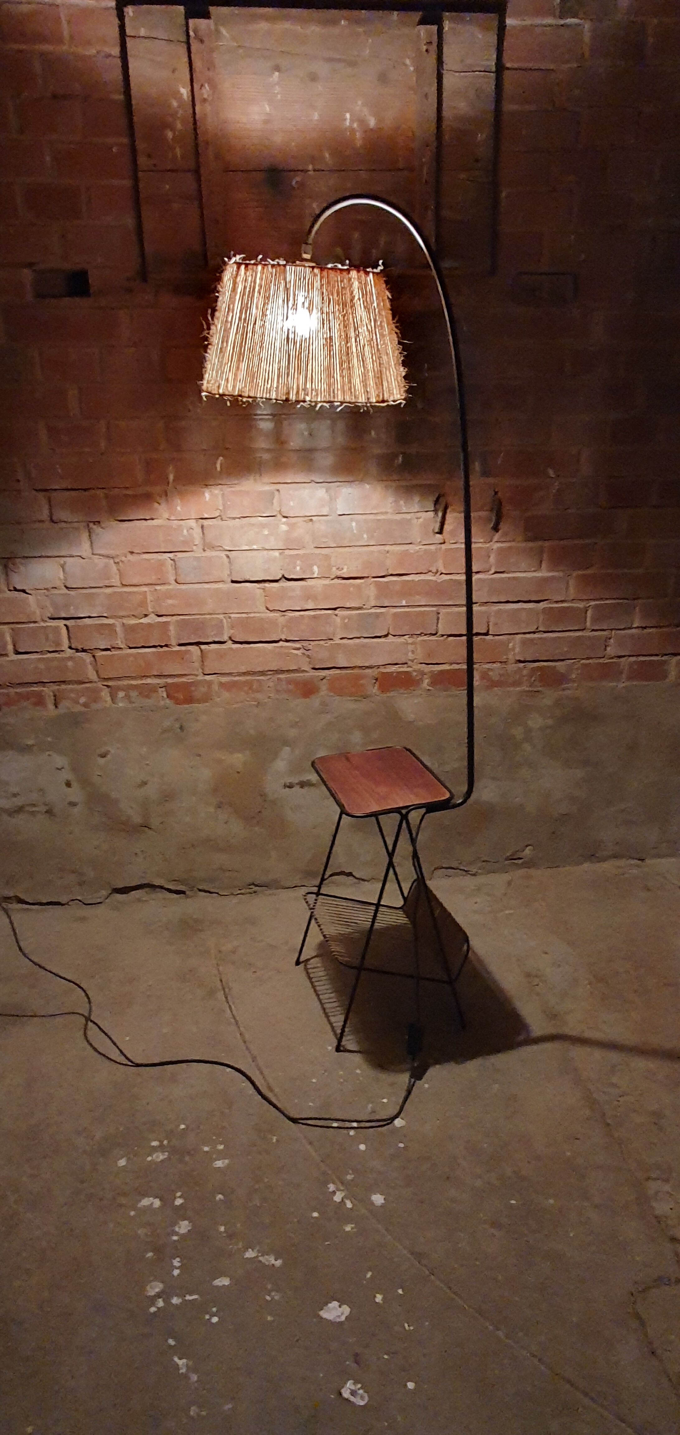 Lampadaire cordage vintage porte revue