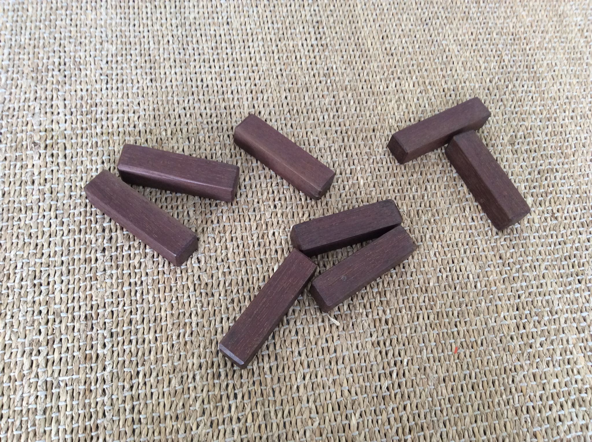 8 porte-couteaux en bois