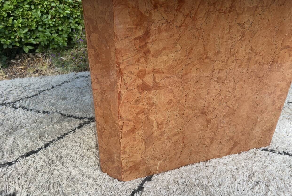 Large dining table in Rosso Alicante marble from the 70s-80s.
