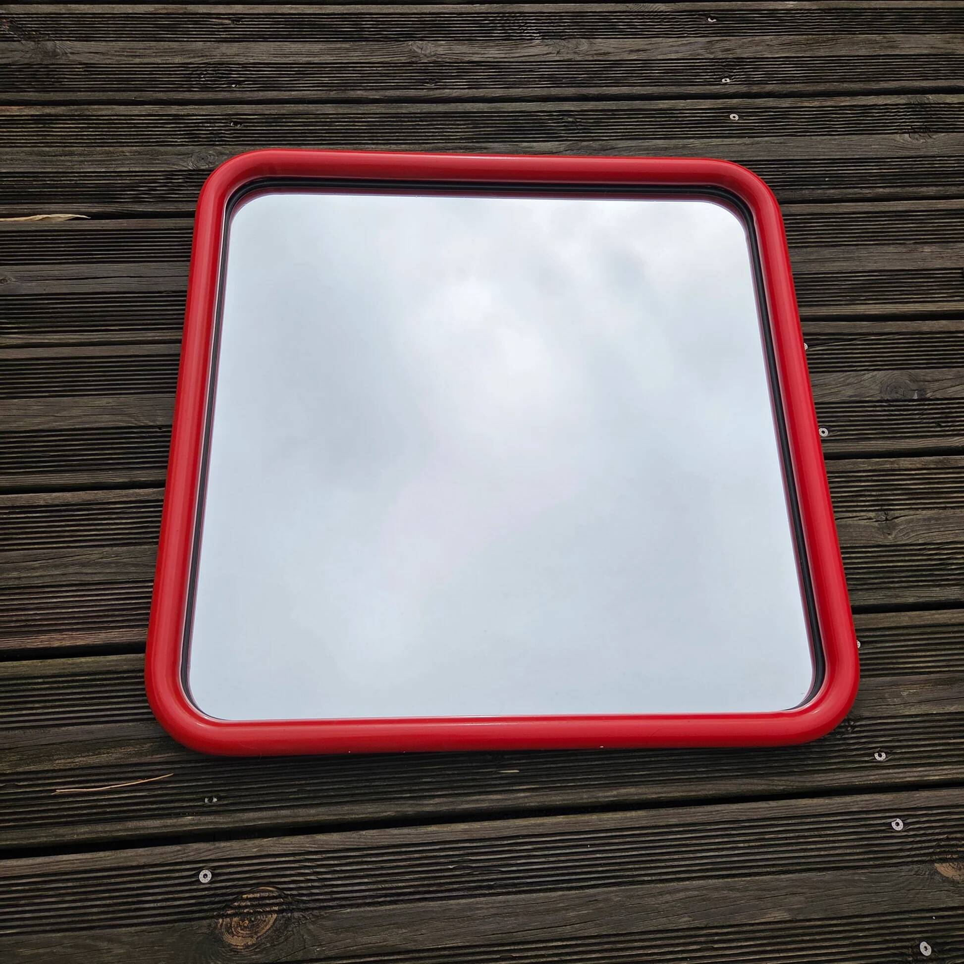 Vintage square mirror in red lacquered metal 60x60.
