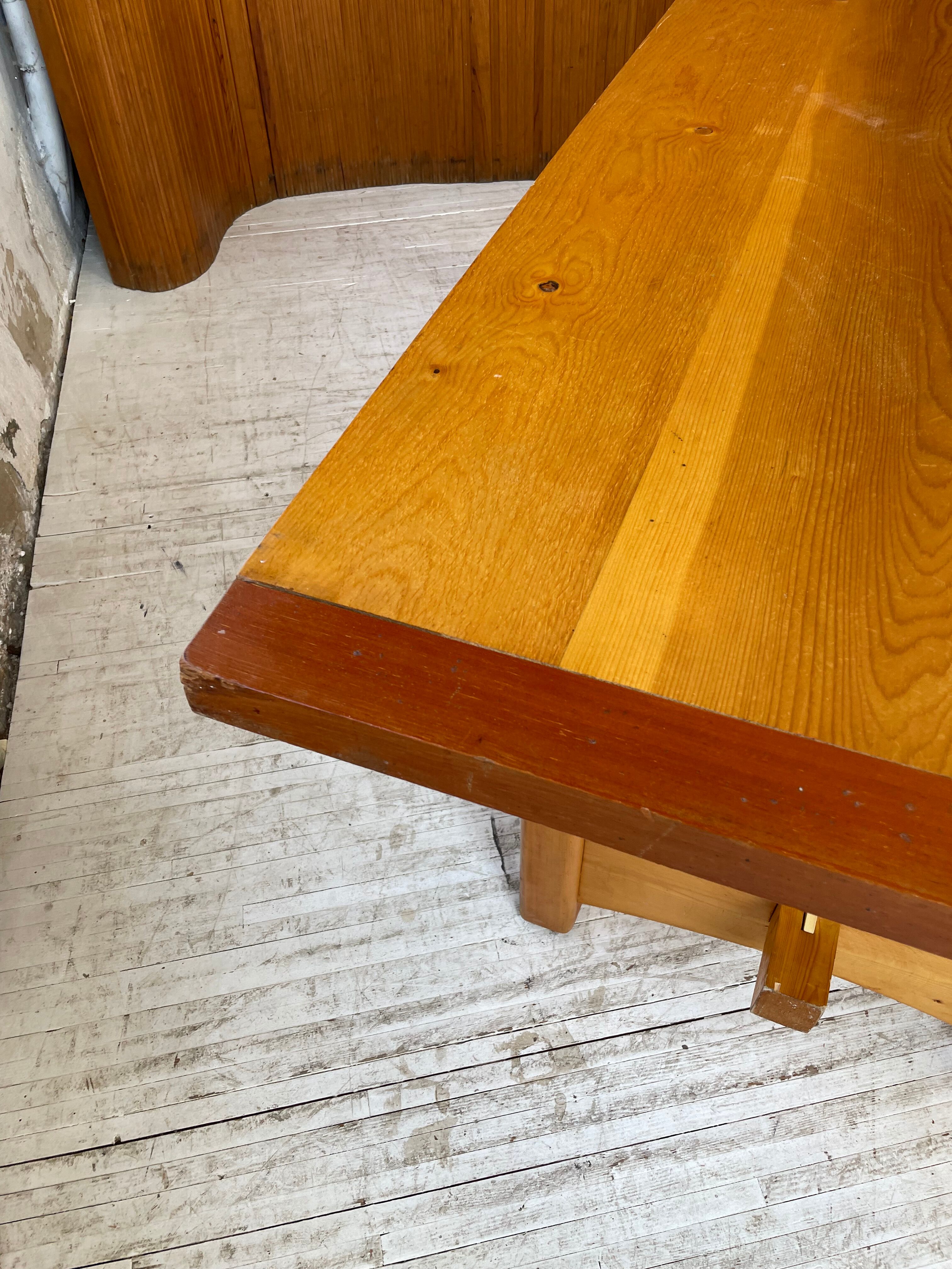 Mountain furniture table in pine 2m