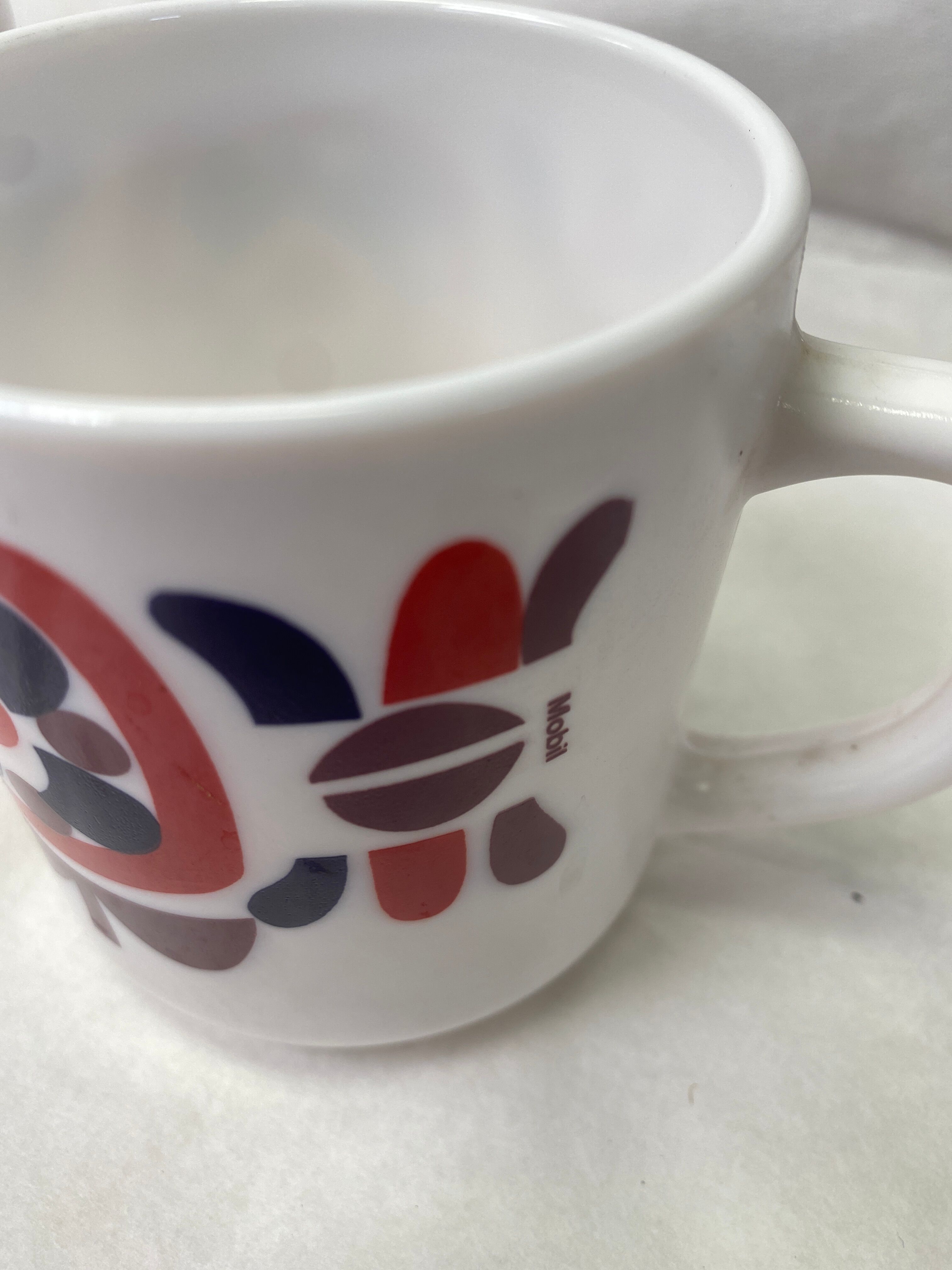 Set of 2 vintage Mobil mugs