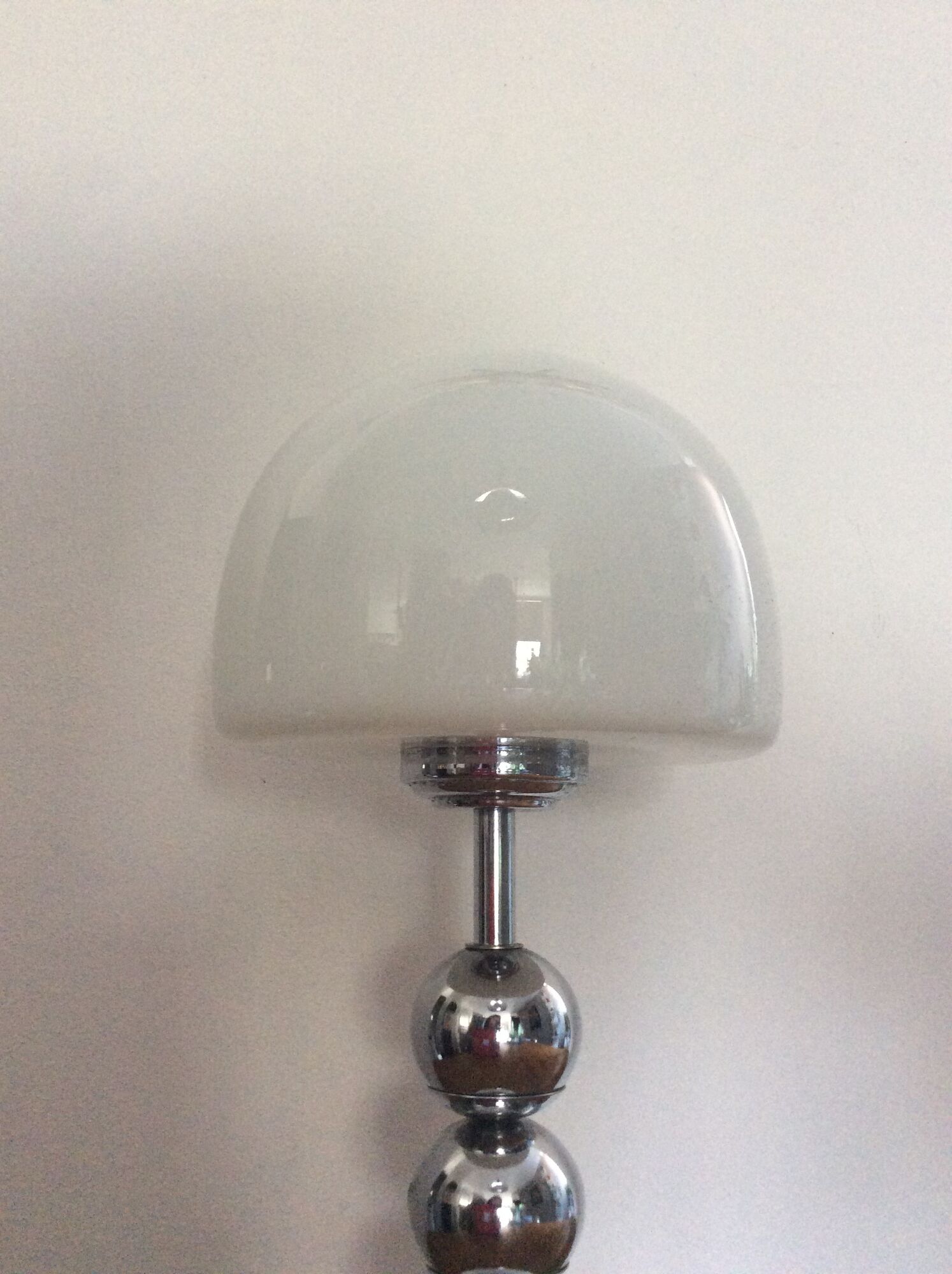Lampe champignon vintage années 70 pied chromé  et globe opaline