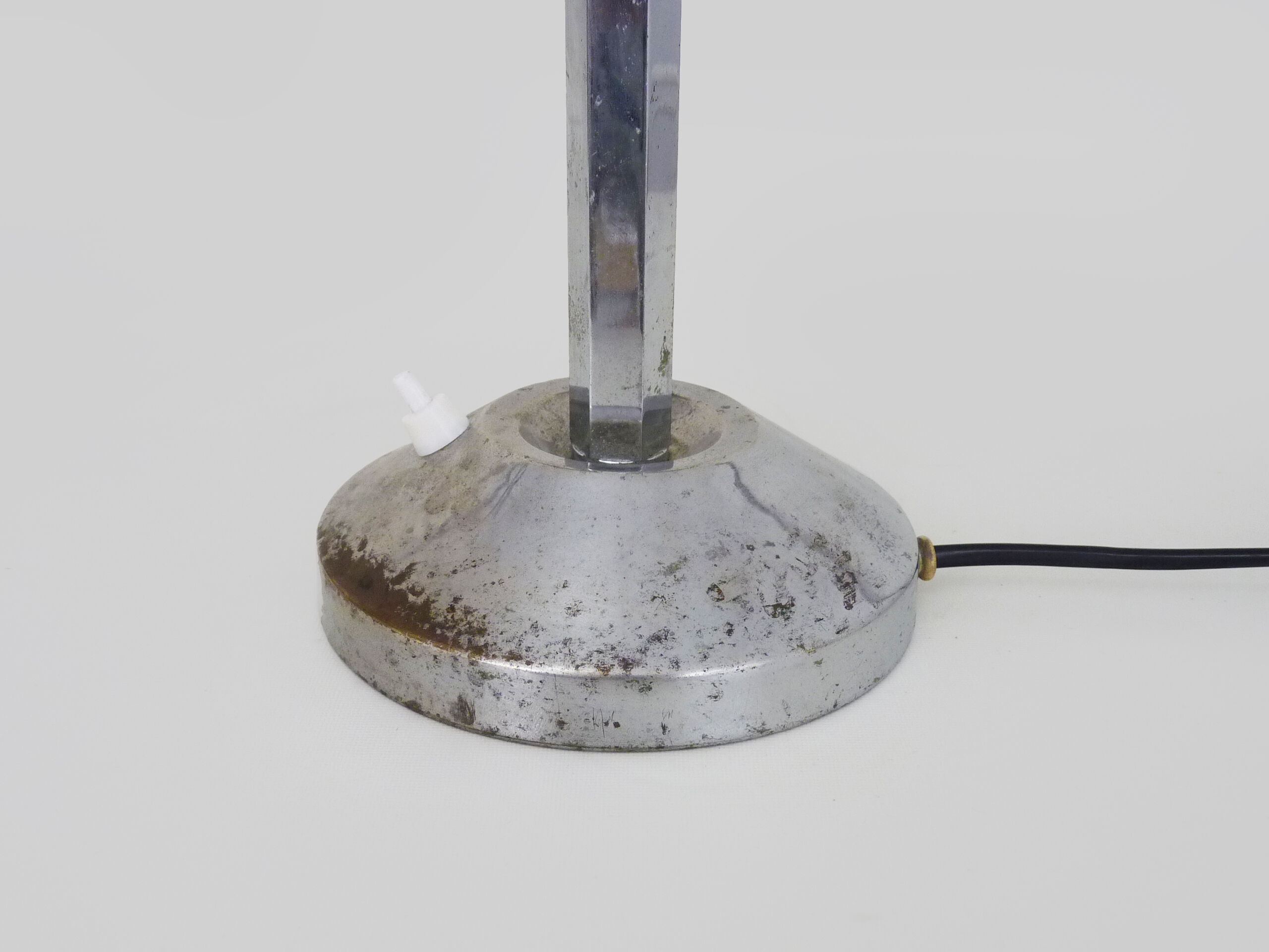 NIAM desk lamp with articulated head, dark green color and chrome. Art Deco